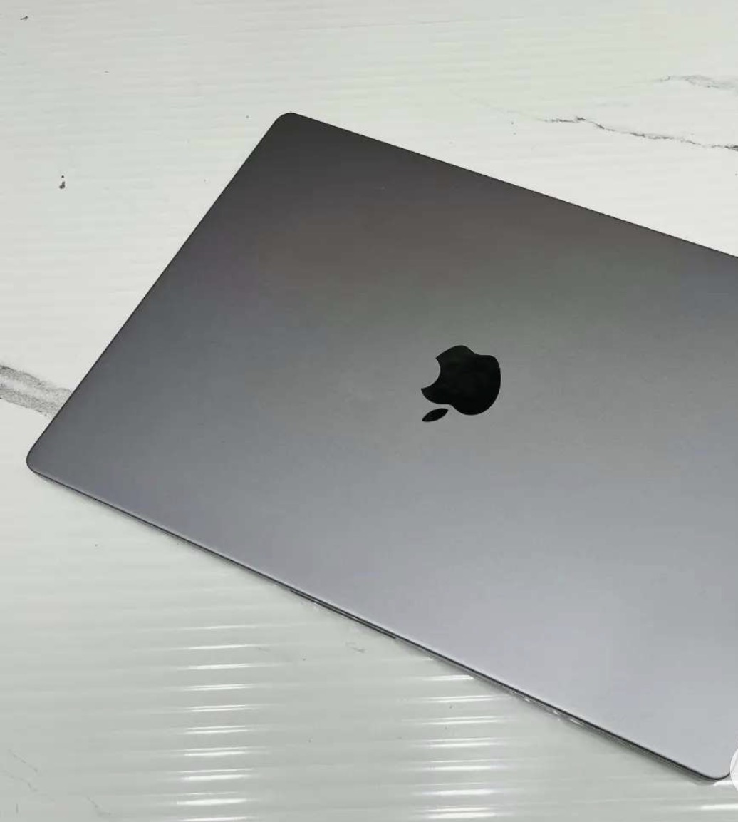 MacBook Pro 13.3" M1 (2026) gallery thumbnail 3