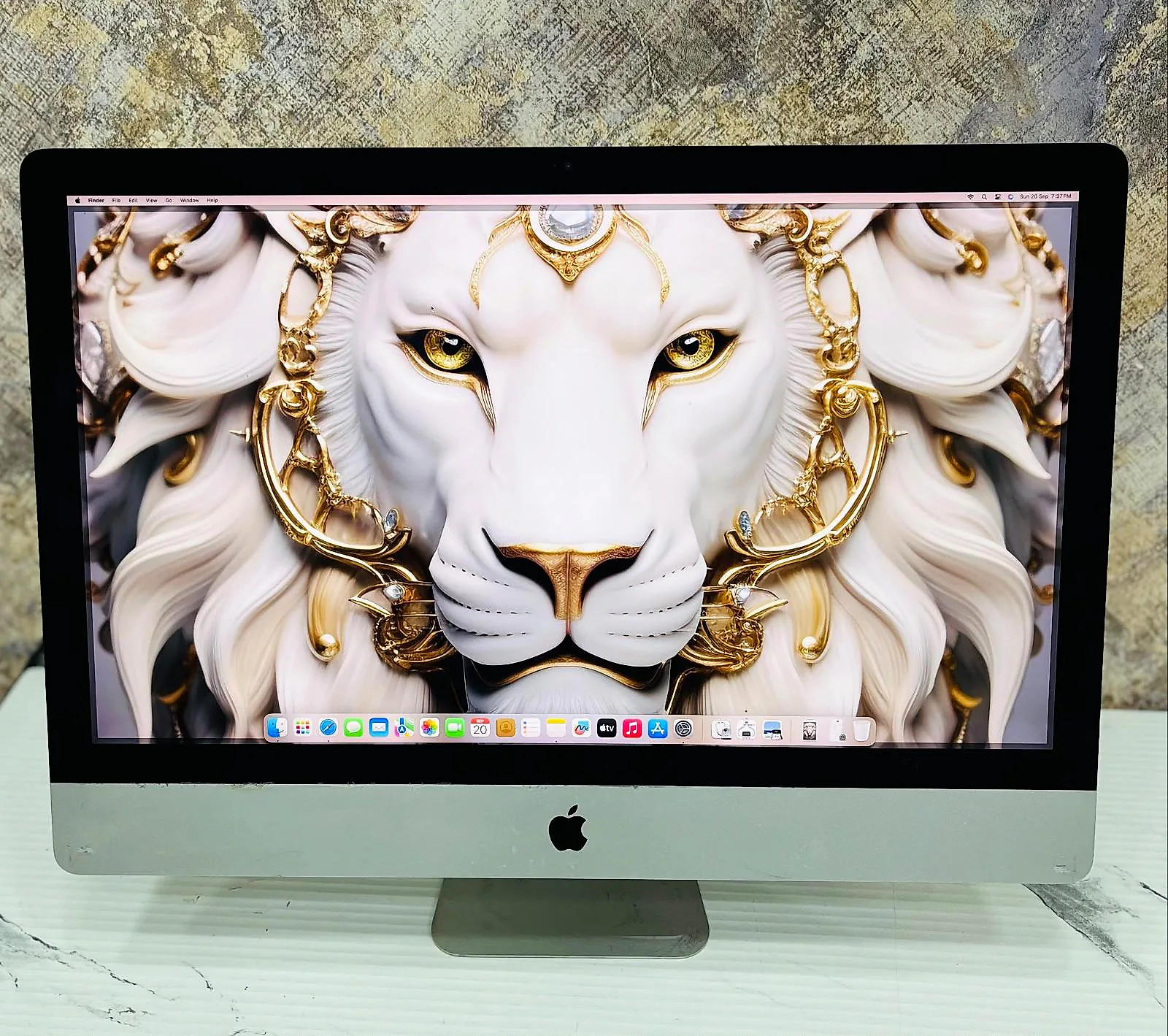 iMac 27" Intel Core i5 (2019) gallery thumbnail 4