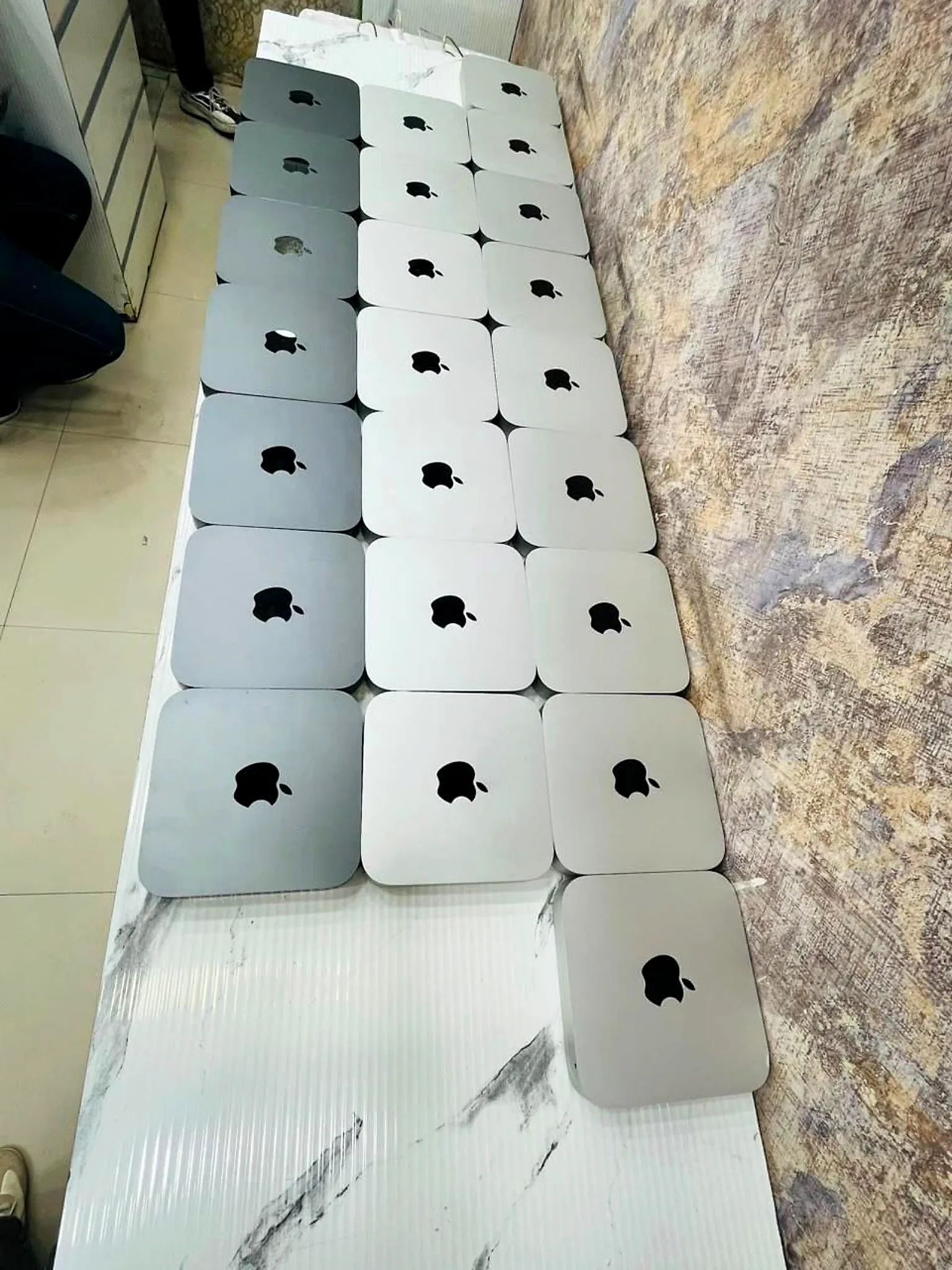 Mac Mini Intel Core i7 (2018) gallery thumbnail 2