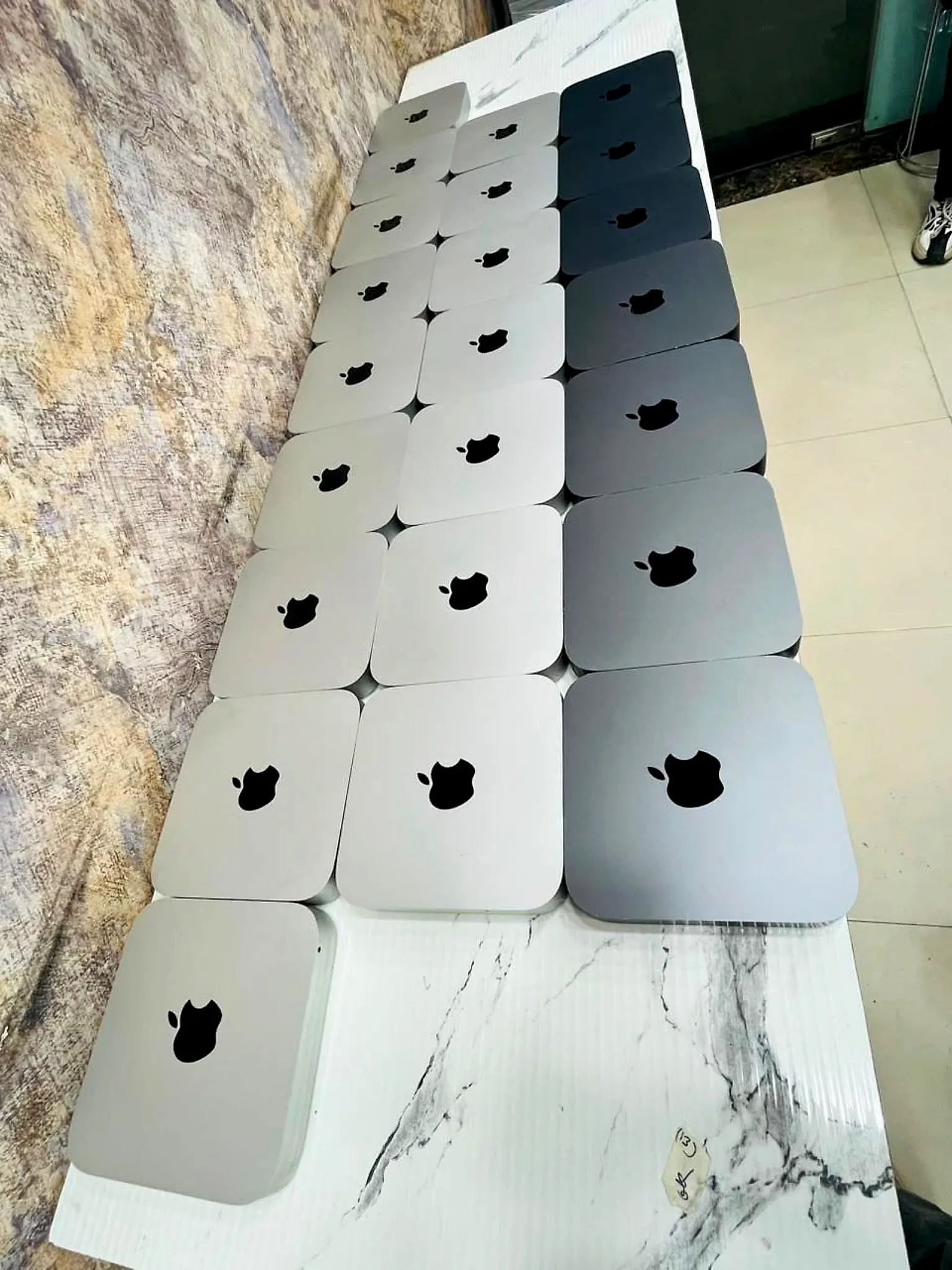 Mac Mini Intel Core i7 (2018) gallery thumbnail 3