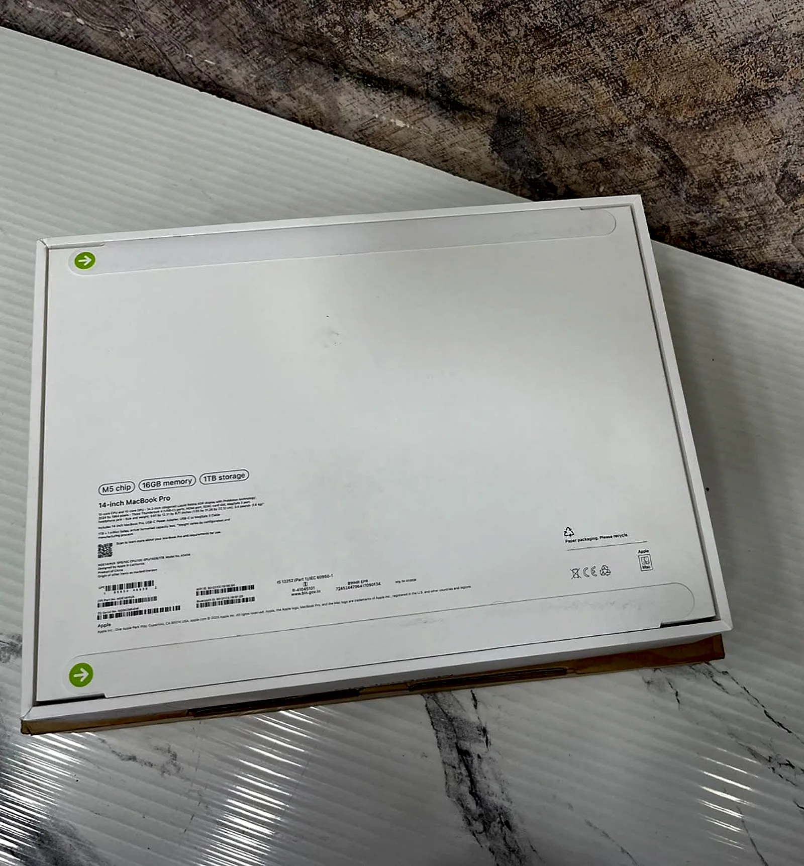 MacBook Pro 14.2" M5 (2025) gallery thumbnail 3