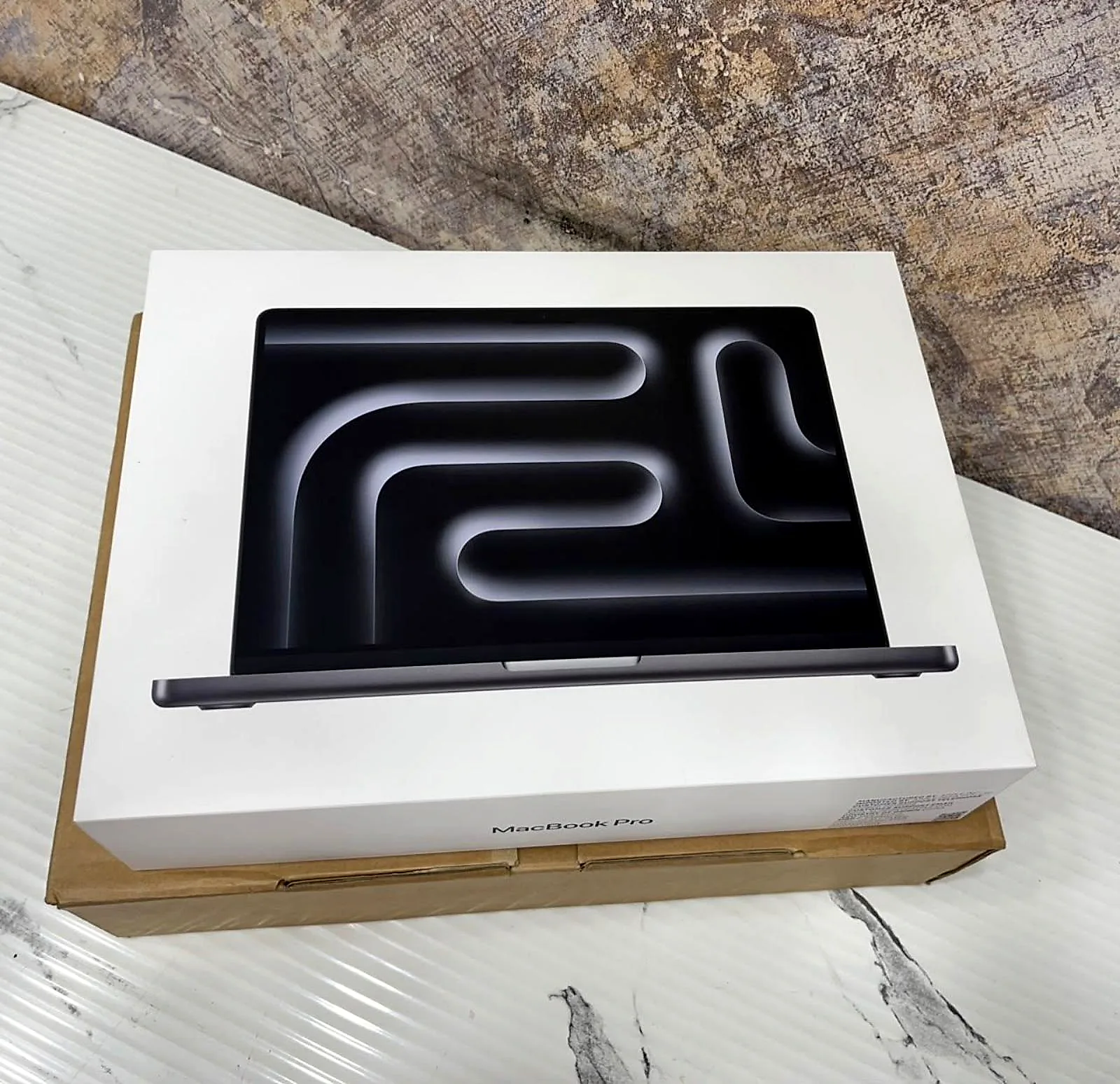 MacBook Pro 14.2" M5 (2025) gallery thumbnail 4