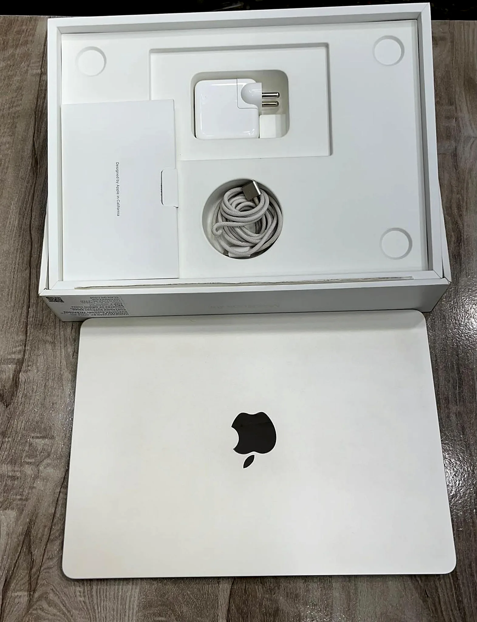 MacBook Air 13.6" M2 (2022) gallery thumbnail 2