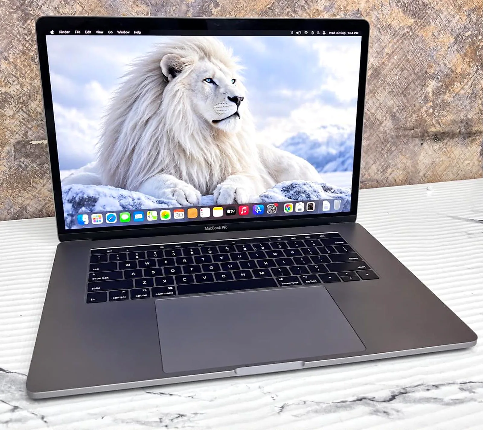 MacBook Pro 15.4" (2016) i7 / 16GB / 512GB SSD / Dual Graphics