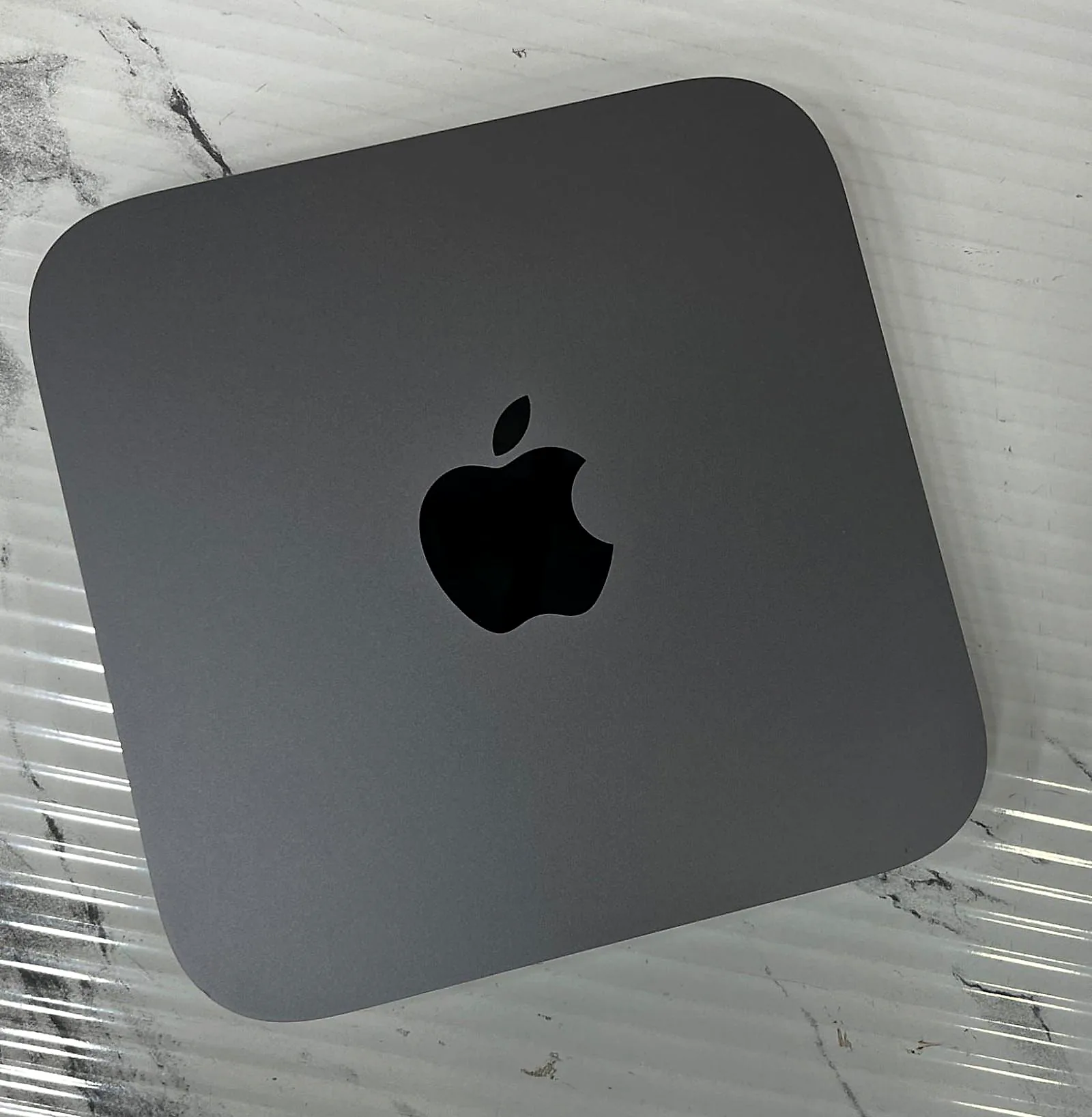 Apple Mac Mini Intel Core i7 (2018) 16GB / 128GB SSD Space Gray gallery thumbnail 3