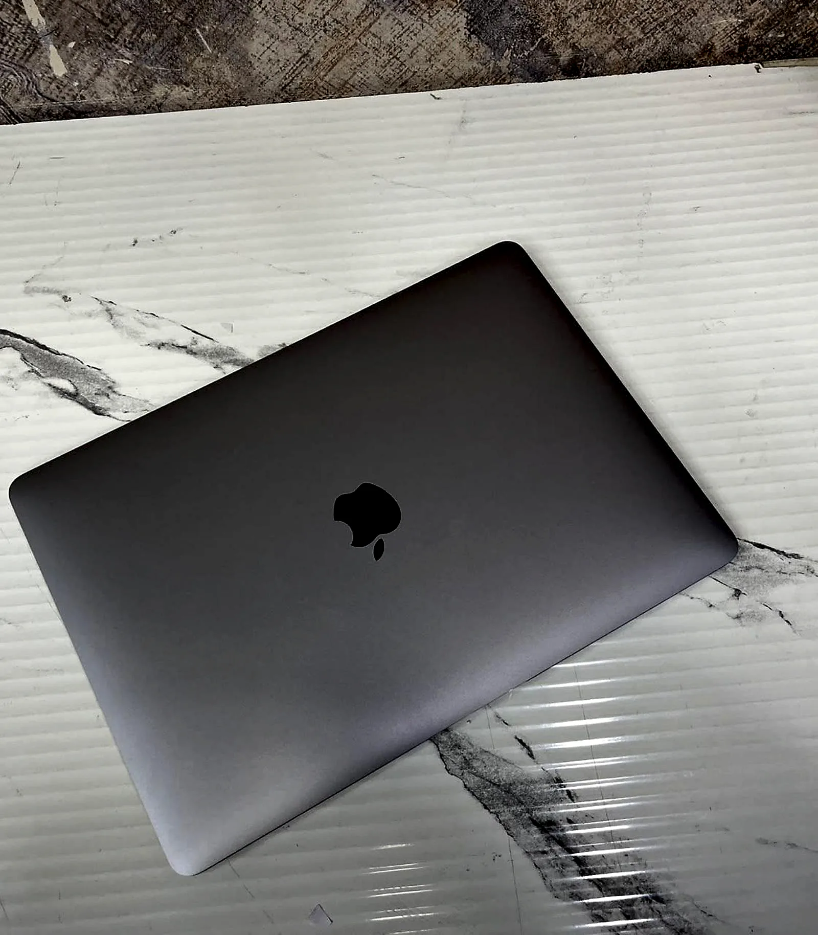 MacBook Pro 15.4" (2016) i7 / 16GB / 512GB SSD / Dual Graphics gallery thumbnail 2