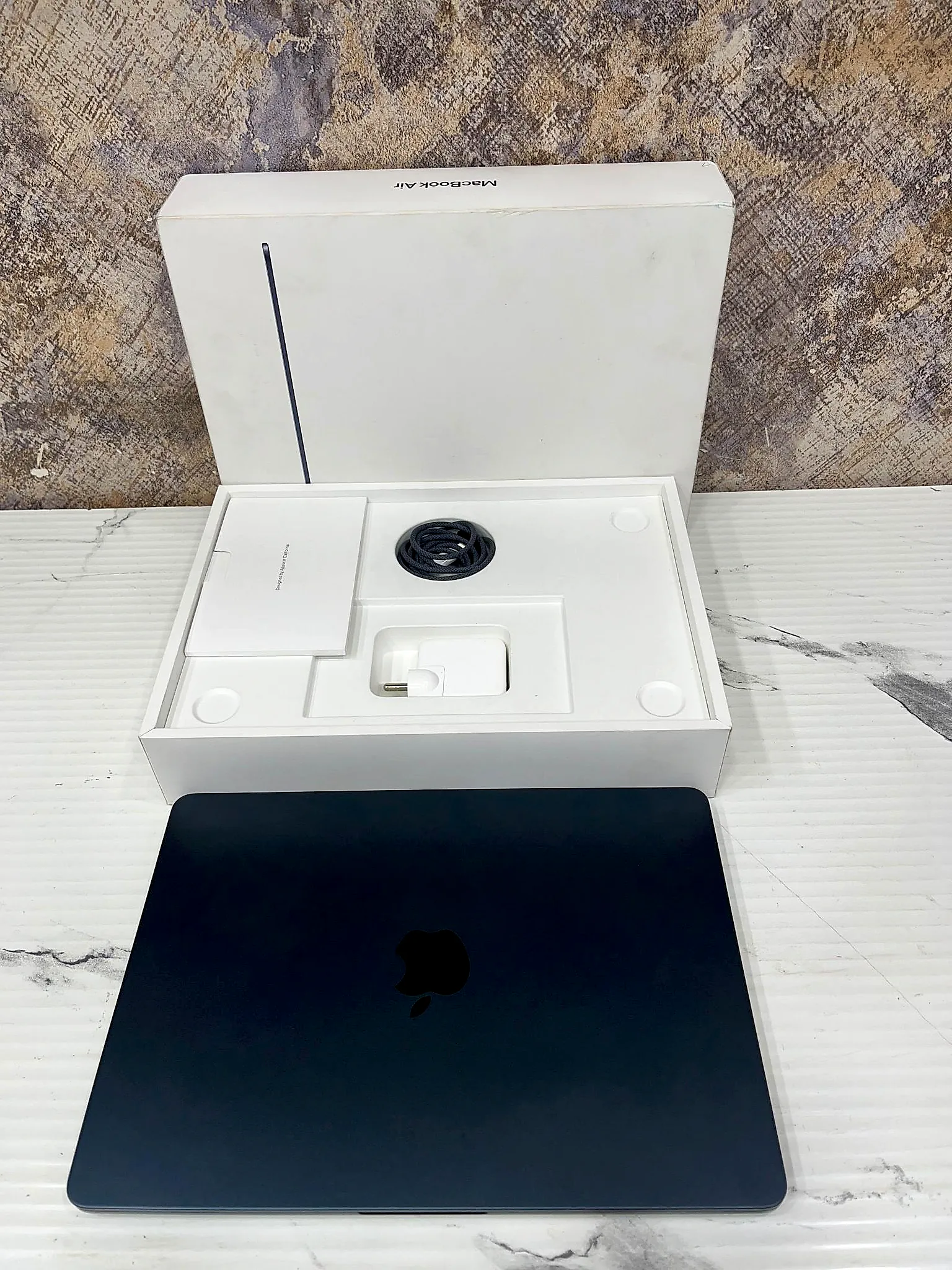 MacBook Air 13.6" M2 (2022) 16GB / 256GB Starlight gallery thumbnail 2