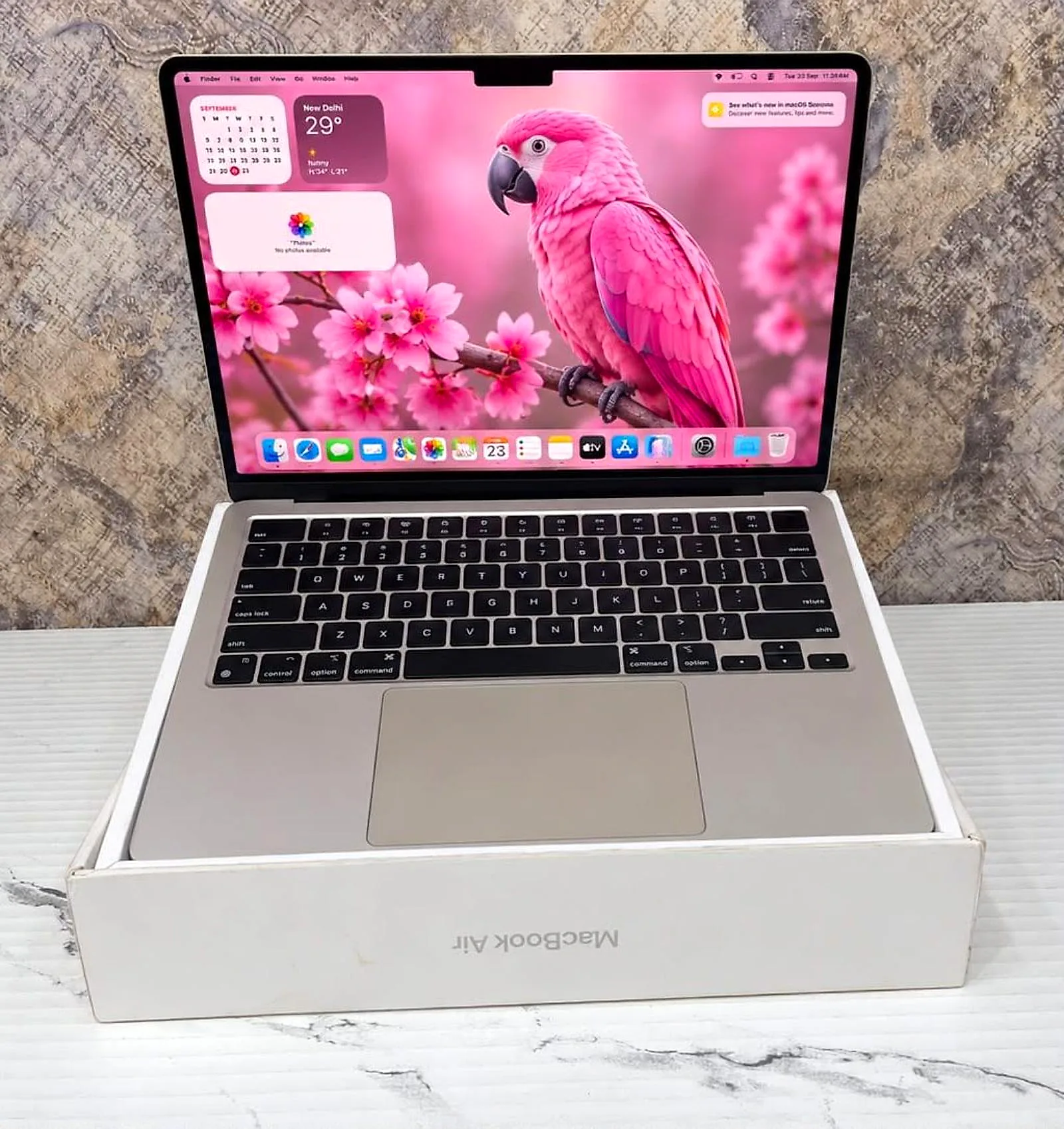 MacBook Air 13.6" M2 (2022) 16GB / 256GB SSD Starlight gallery thumbnail 3