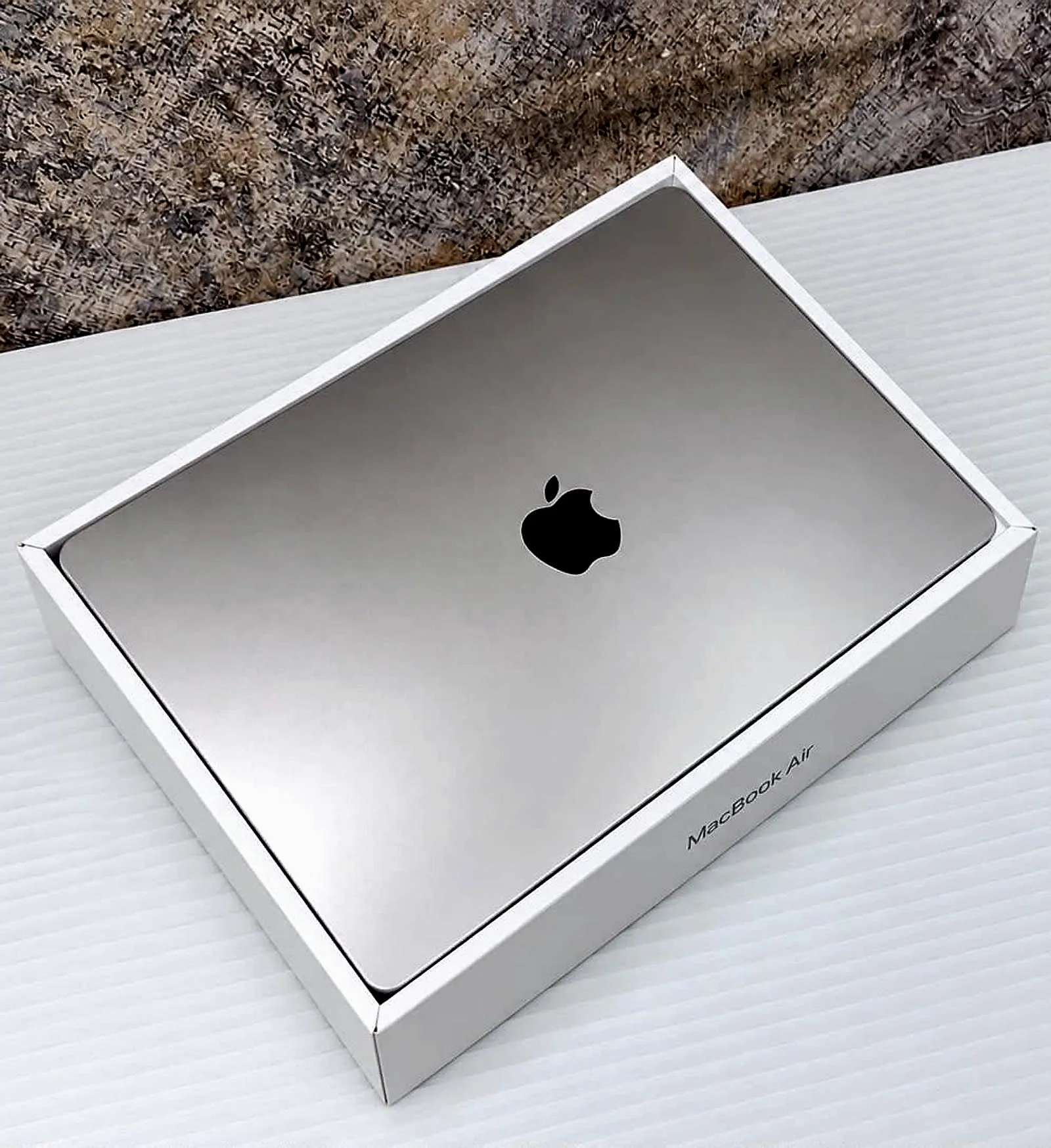 MacBook Air 13.6" M2 (2022) 16GB / 256GB SSD Starlight gallery thumbnail 2
