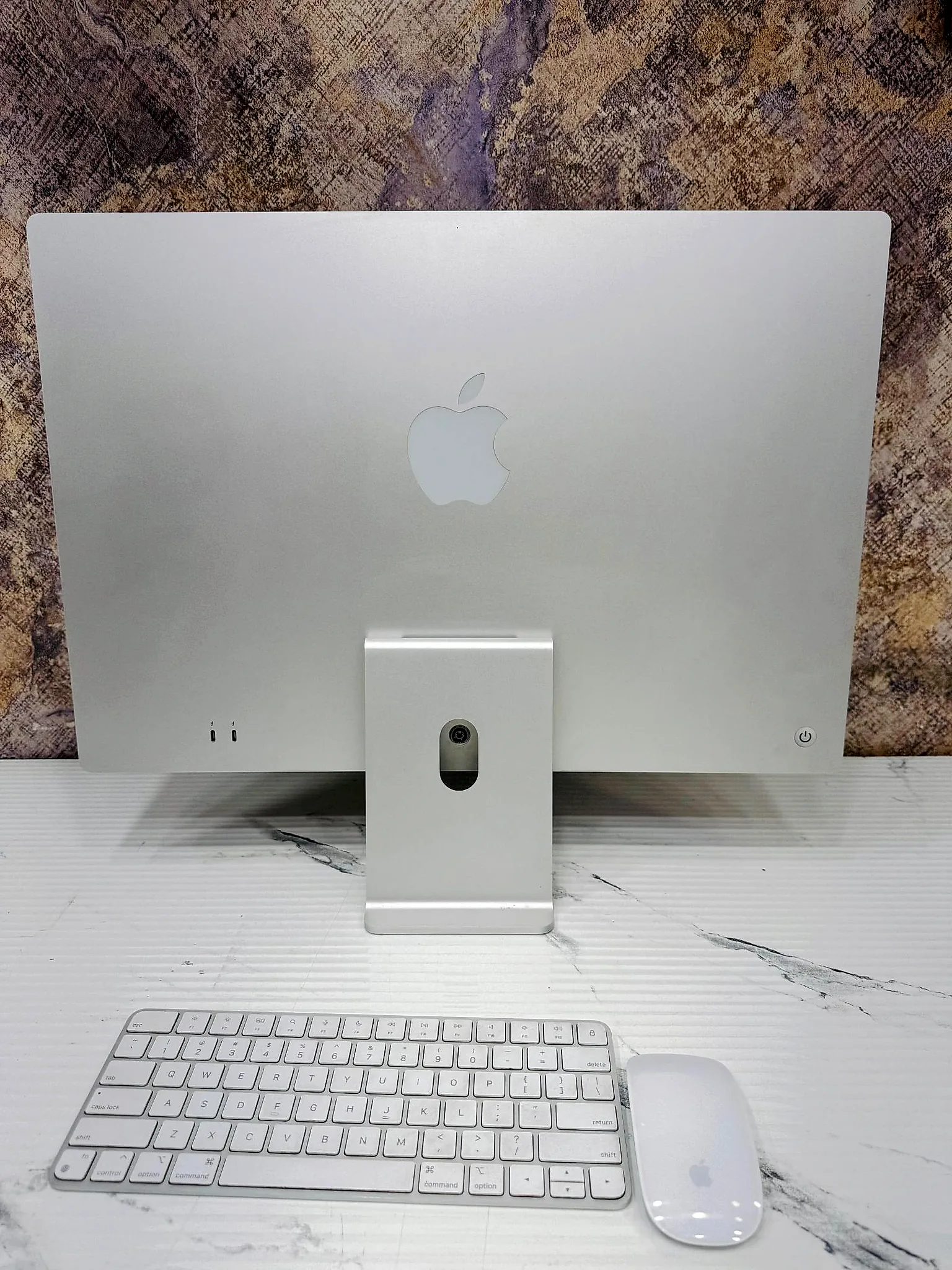 Apple iMac 24" M3 (2023) 8GB / 256GB Retina 4K gallery thumbnail 3