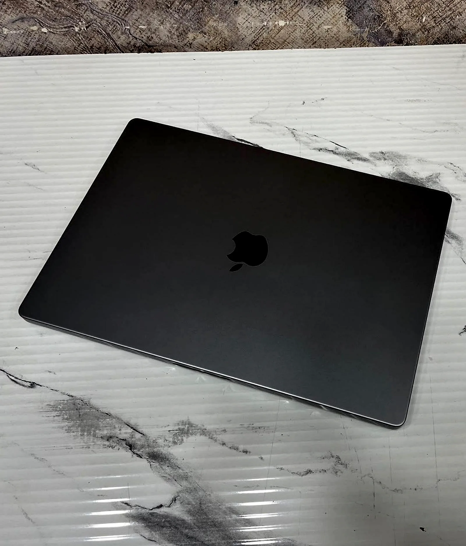 MacBook Pro 16.2" M1 Pro (2021) 16GB / 512GB SSD gallery thumbnail 2