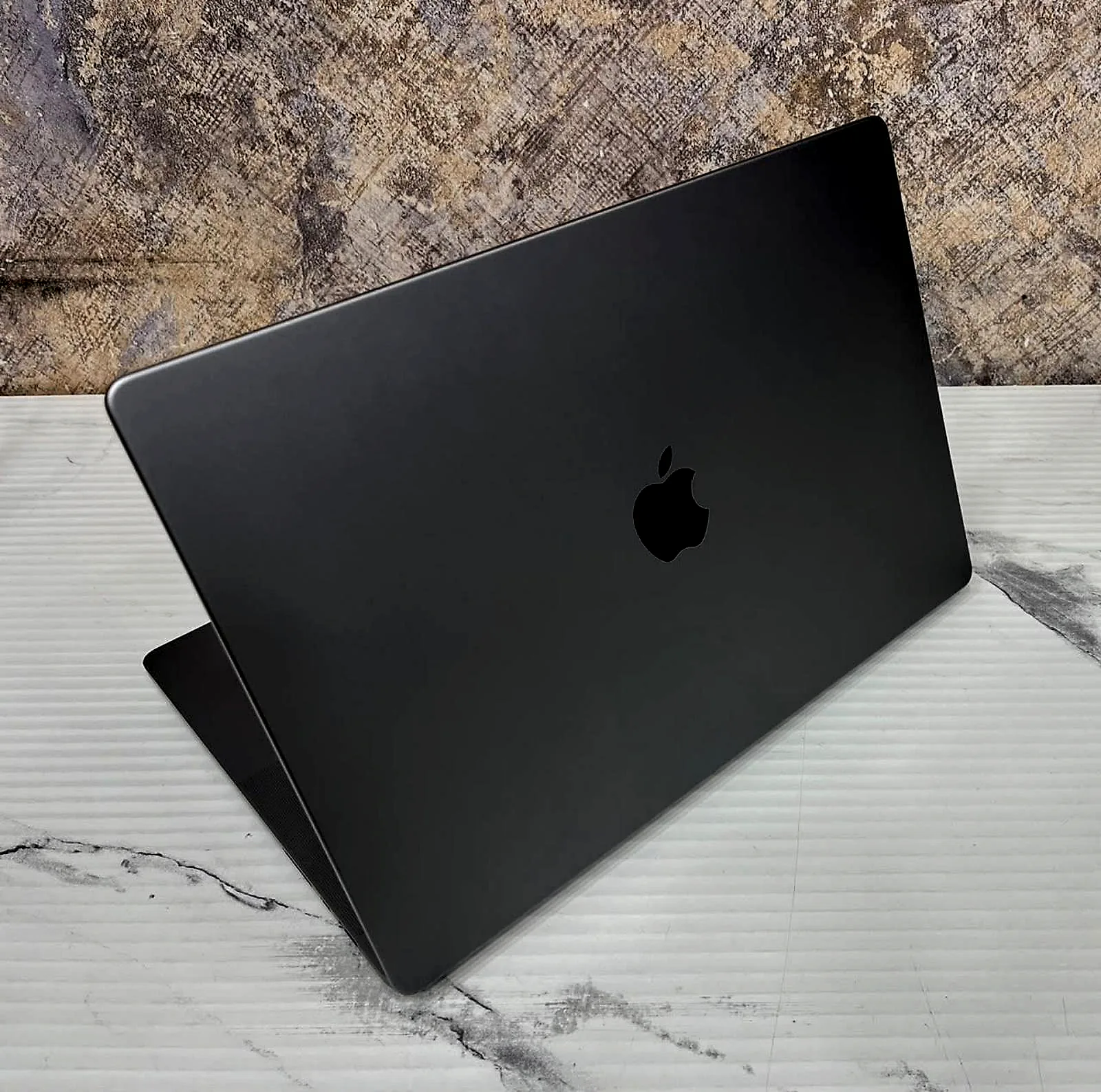 MacBook Pro 16.2" M1 Pro (2021) 16GB / 512GB SSD gallery thumbnail 3