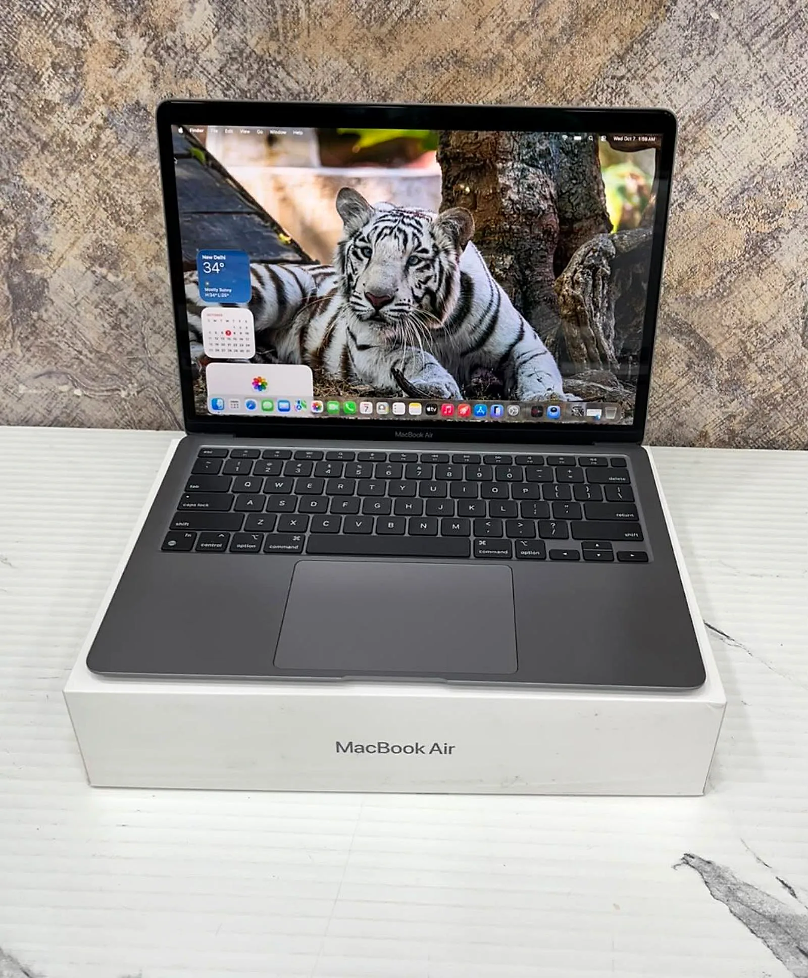 MacBook Air 13.3" M1 (2020) 8GB / 256GB SSD Space Gray gallery thumbnail 2