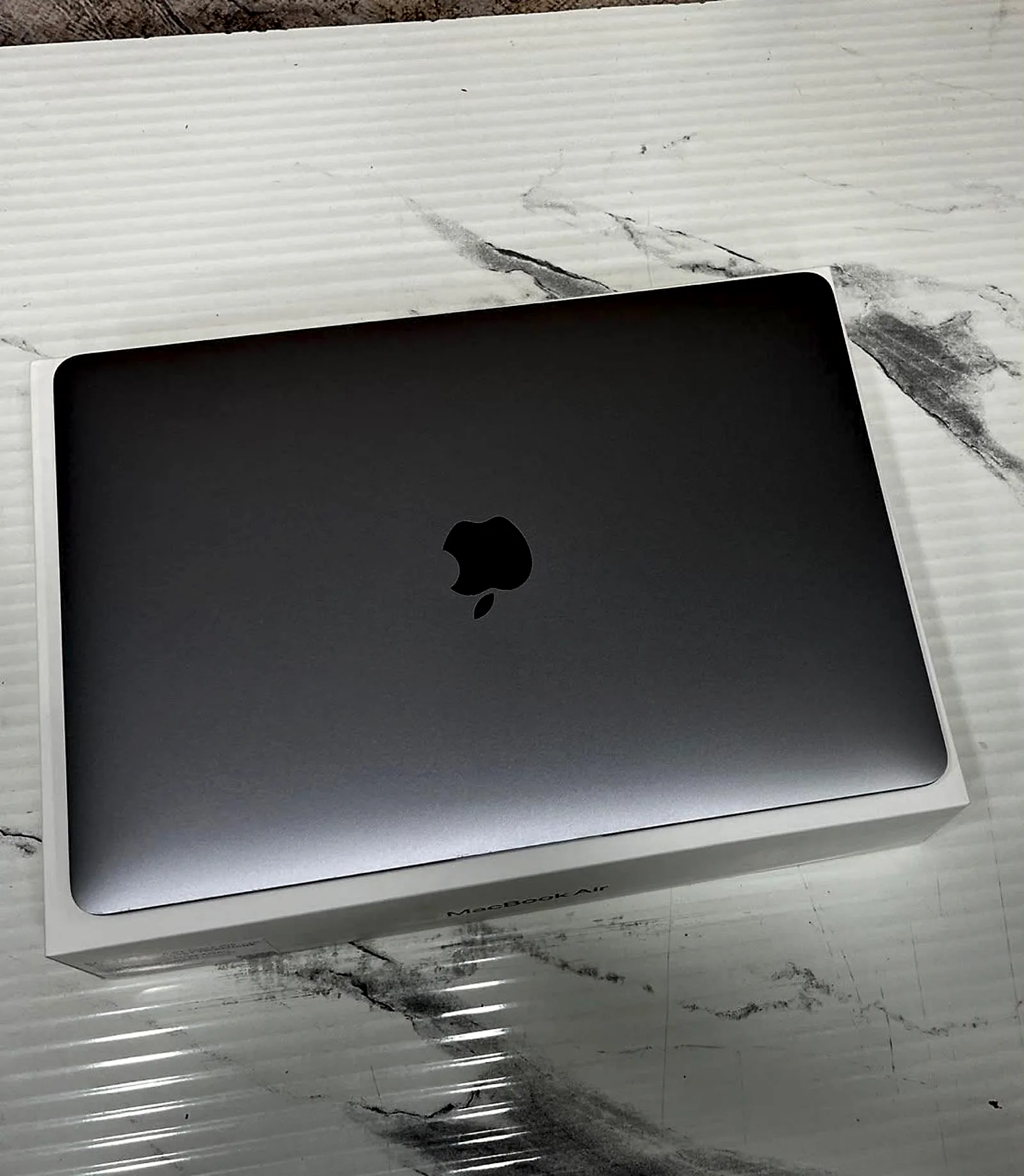 MacBook Air 13.3" M1 (2020) 8GB / 256GB SSD Space Gray gallery thumbnail 3