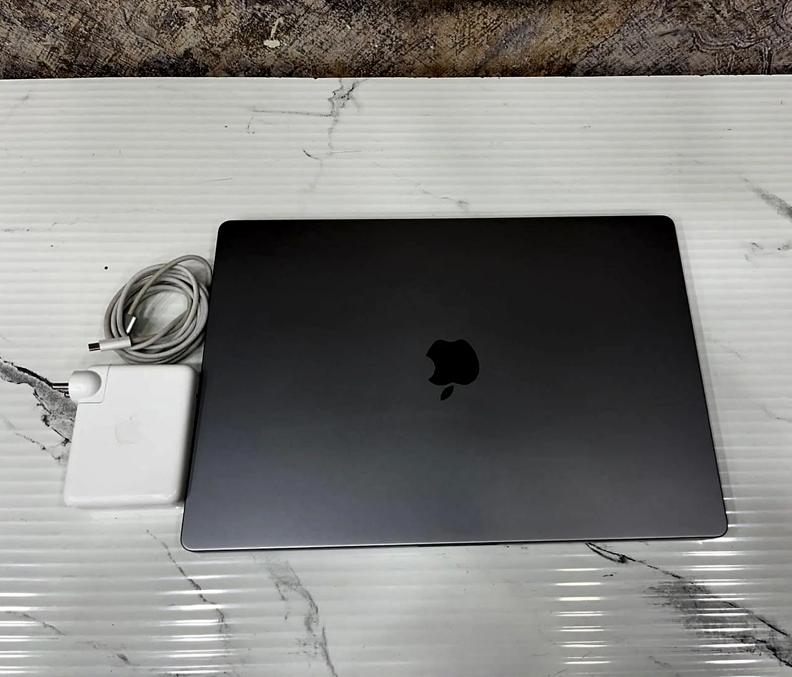 MacBook Pro 16.2" M1 Pro (2021) 16GB / 1TB SSD gallery thumbnail 3
