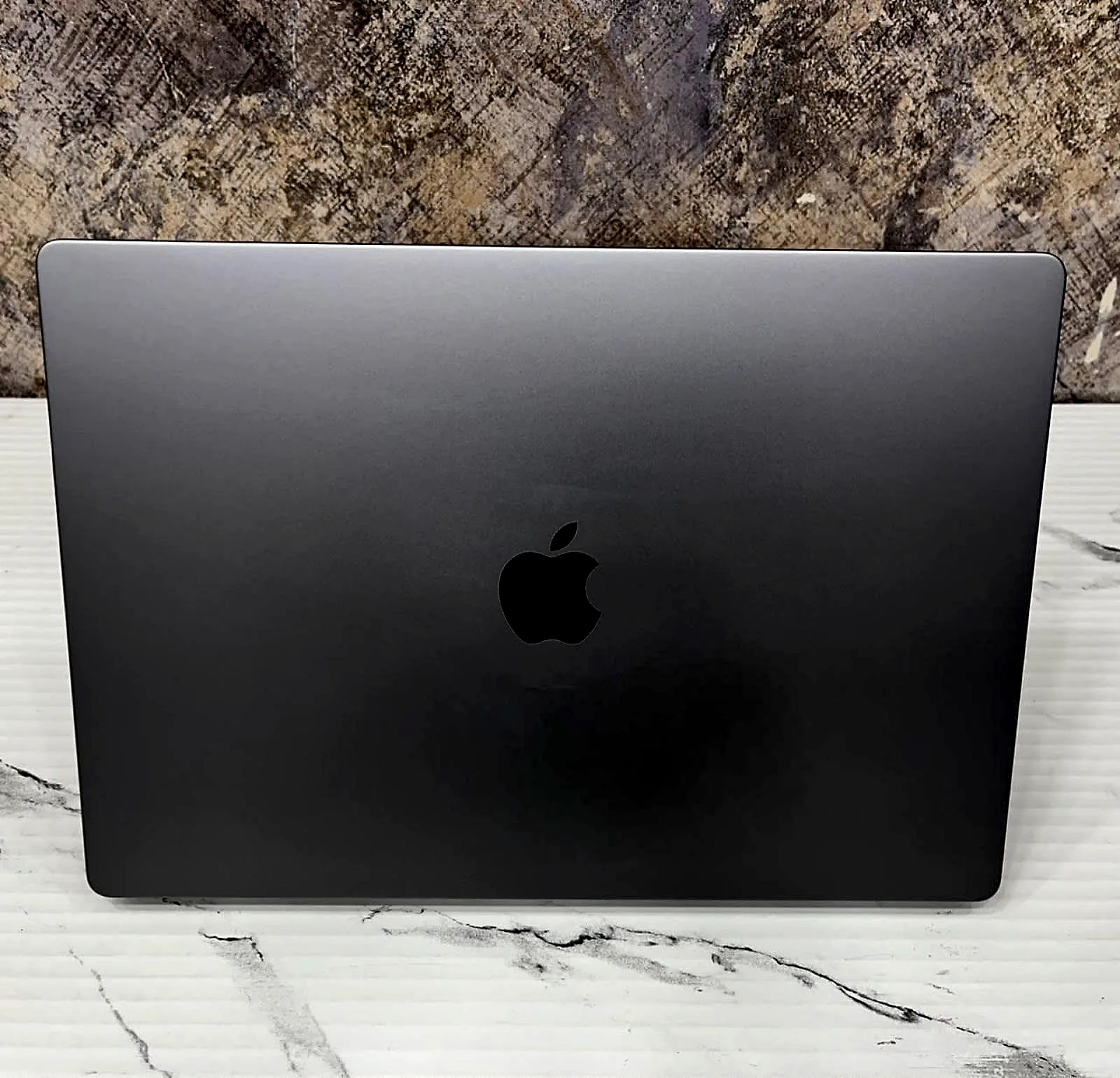MacBook Pro 16.2" M1 Pro (2021) 16GB / 1TB SSD gallery thumbnail 2