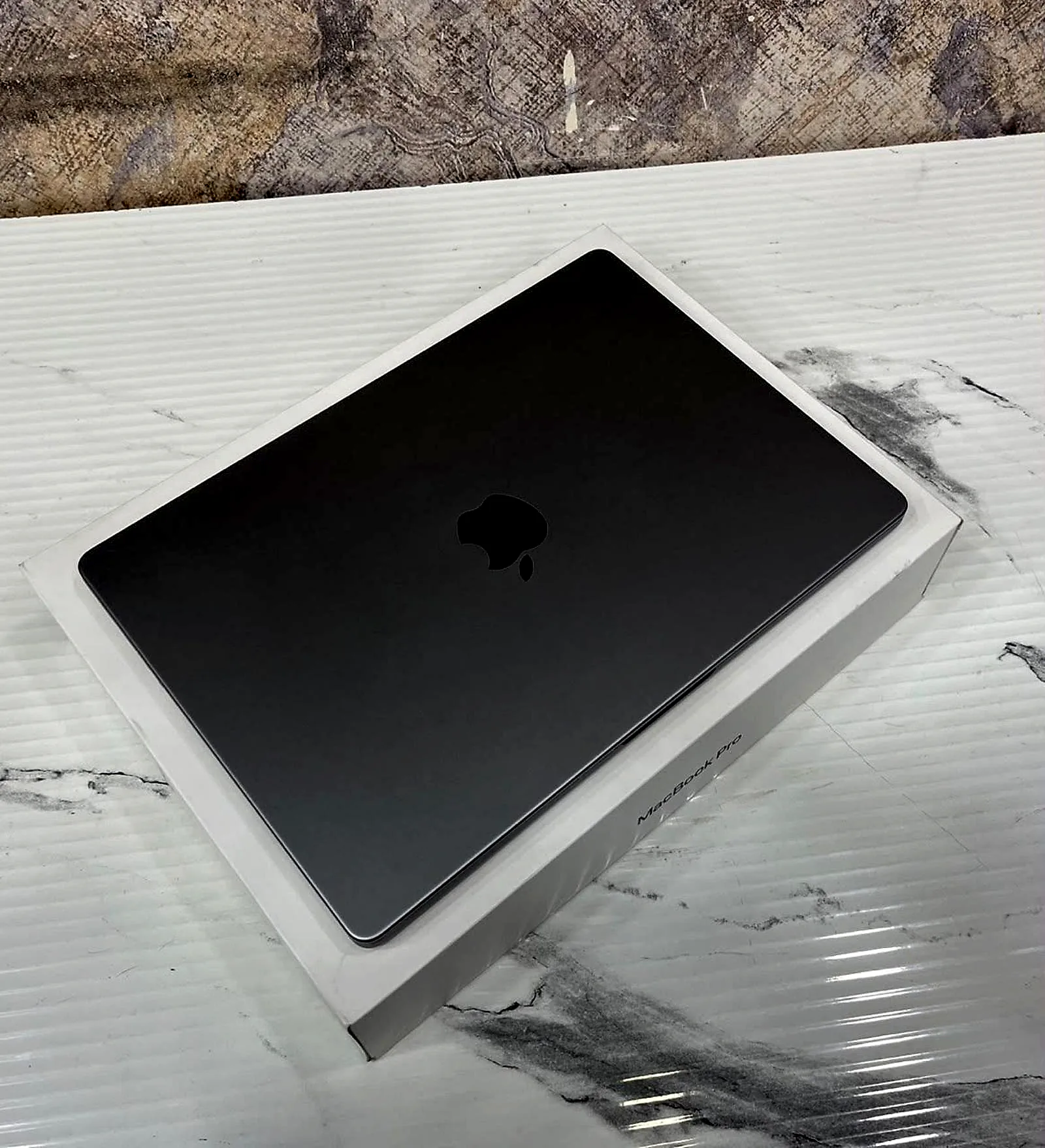 MacBook Pro 14.2" M1 Pro (2021) 16GB / 512GB gallery thumbnail 3