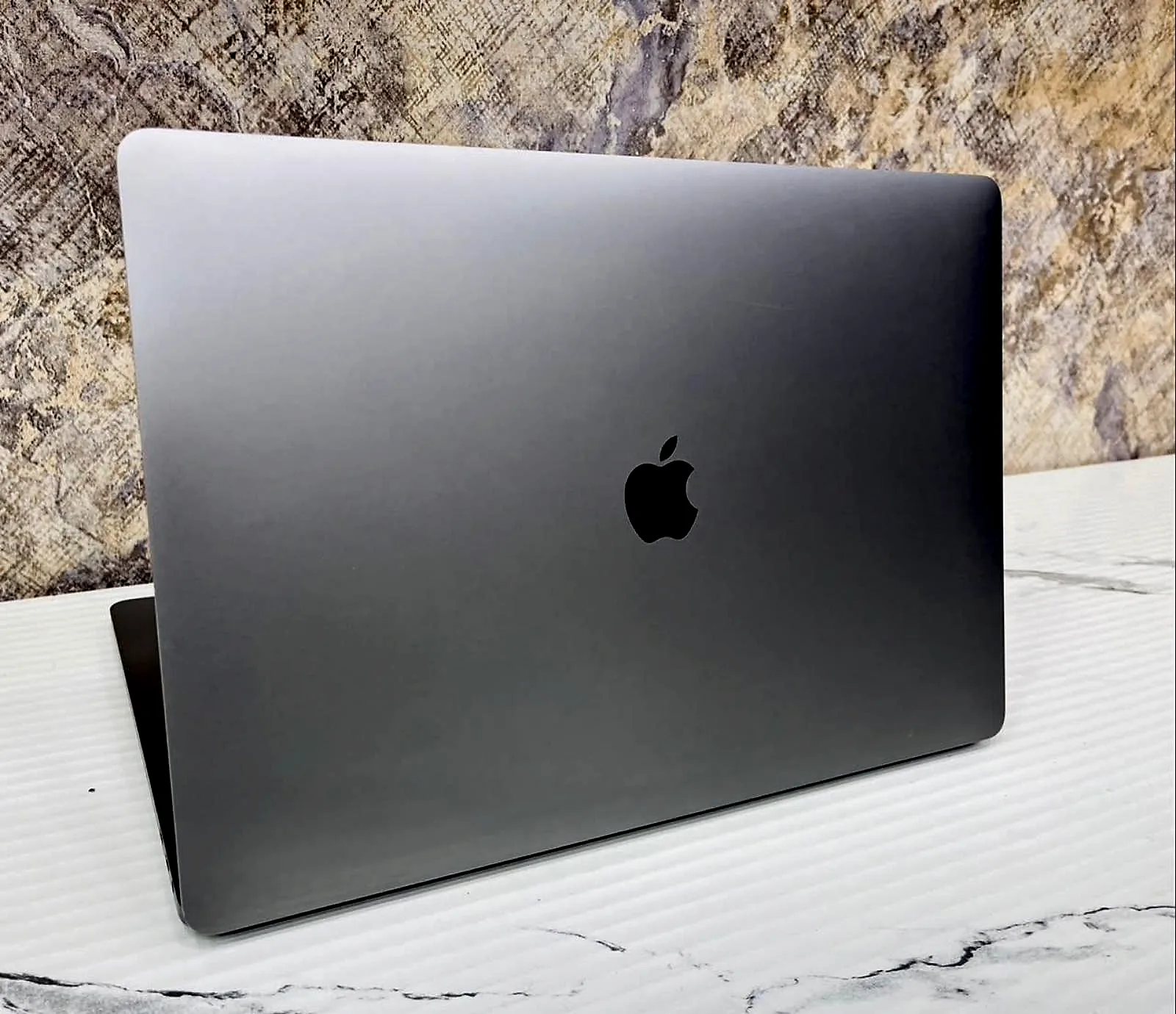 MacBook Pro 16" Intel Core i9 (2020) 16GB / 1TB SSD gallery thumbnail 4