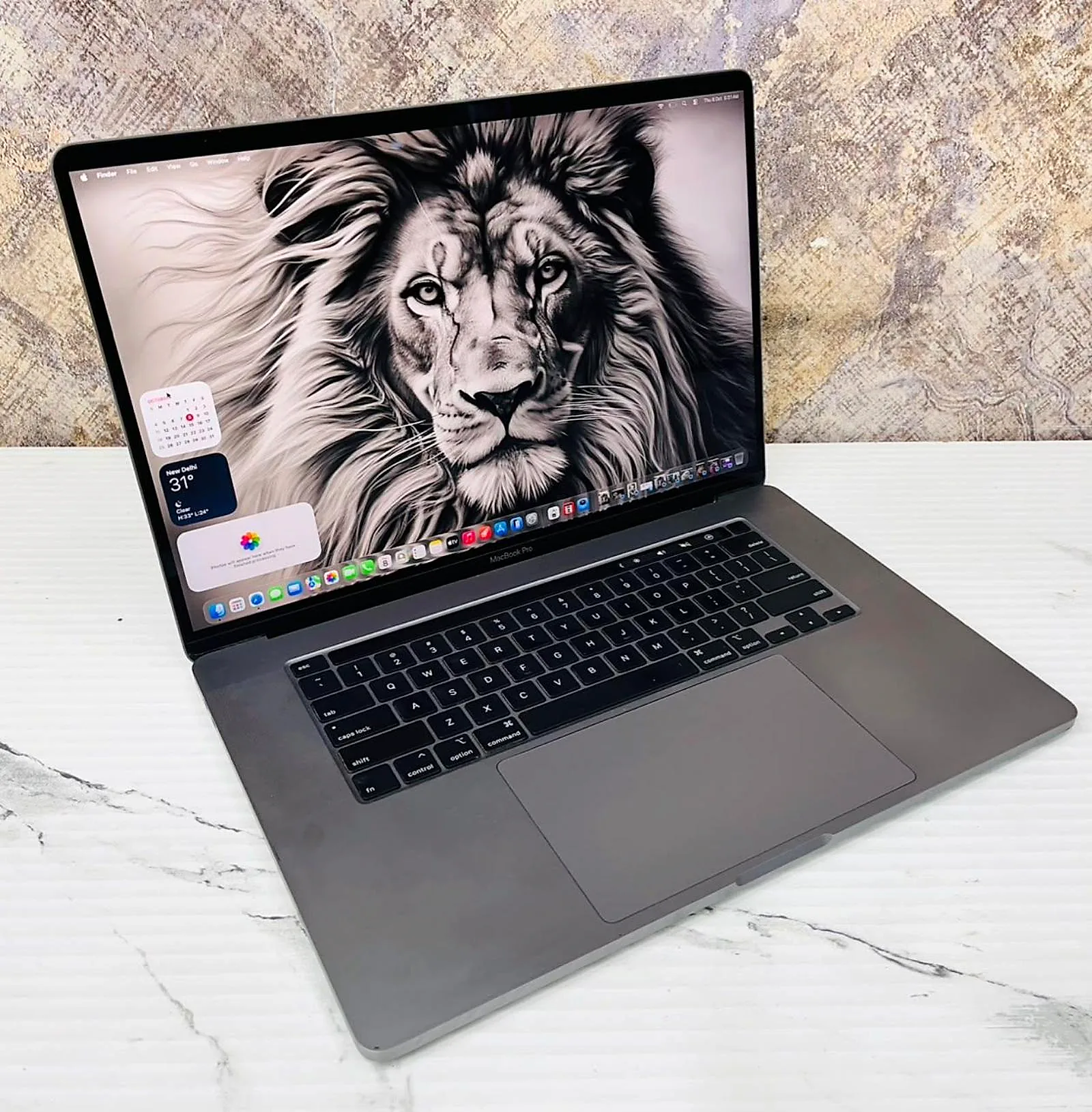 MacBook Pro 16" Intel Core i9 (2020) 16GB / 1TB SSD gallery thumbnail 2