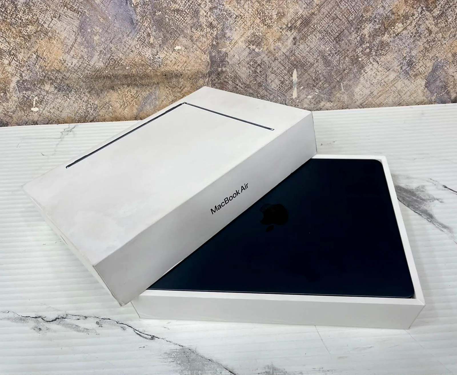 MacBook Air 13.6" Apple M4 (2025) 16GB / 256GB SSD (Midnight) gallery thumbnail 3