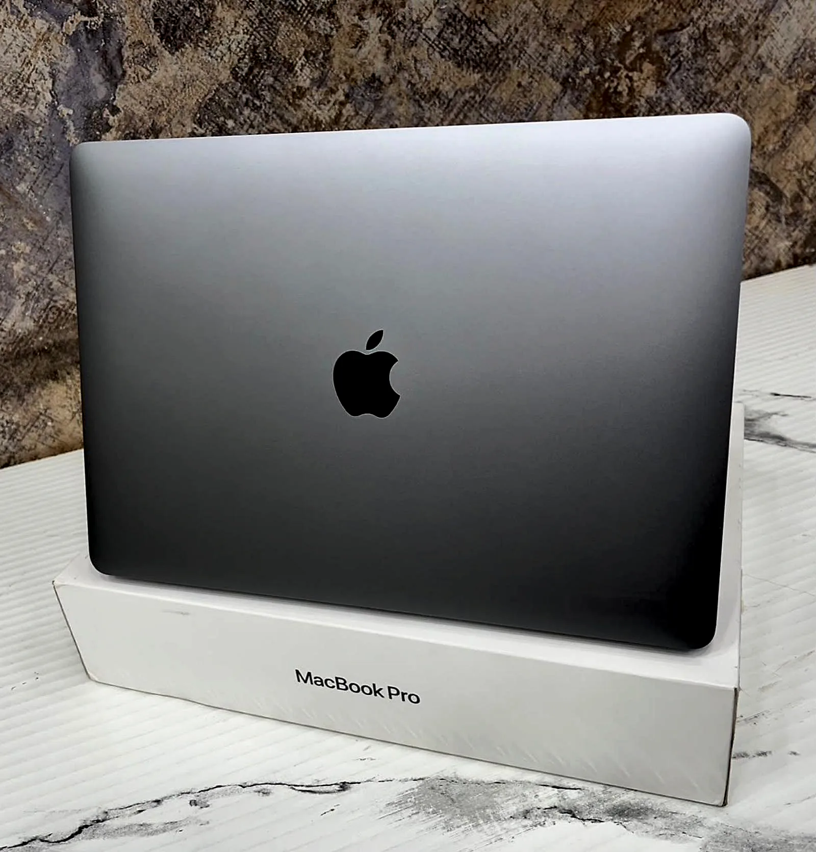 MacBook Pro 13.3" M2 (2022) 8GB / 256GB SSD Space Gray gallery thumbnail 4