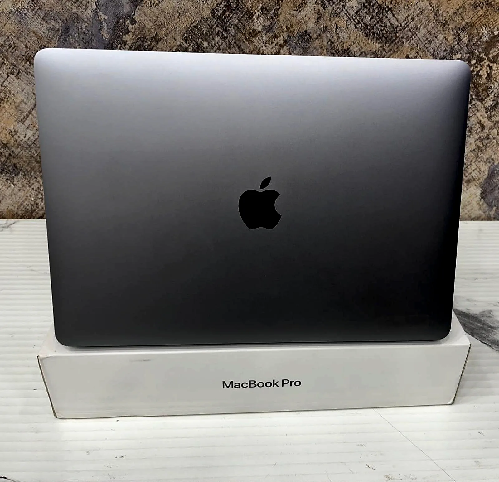 MacBook Pro 13.3" M2 (2022) 8GB / 256GB SSD Space Gray gallery thumbnail 3