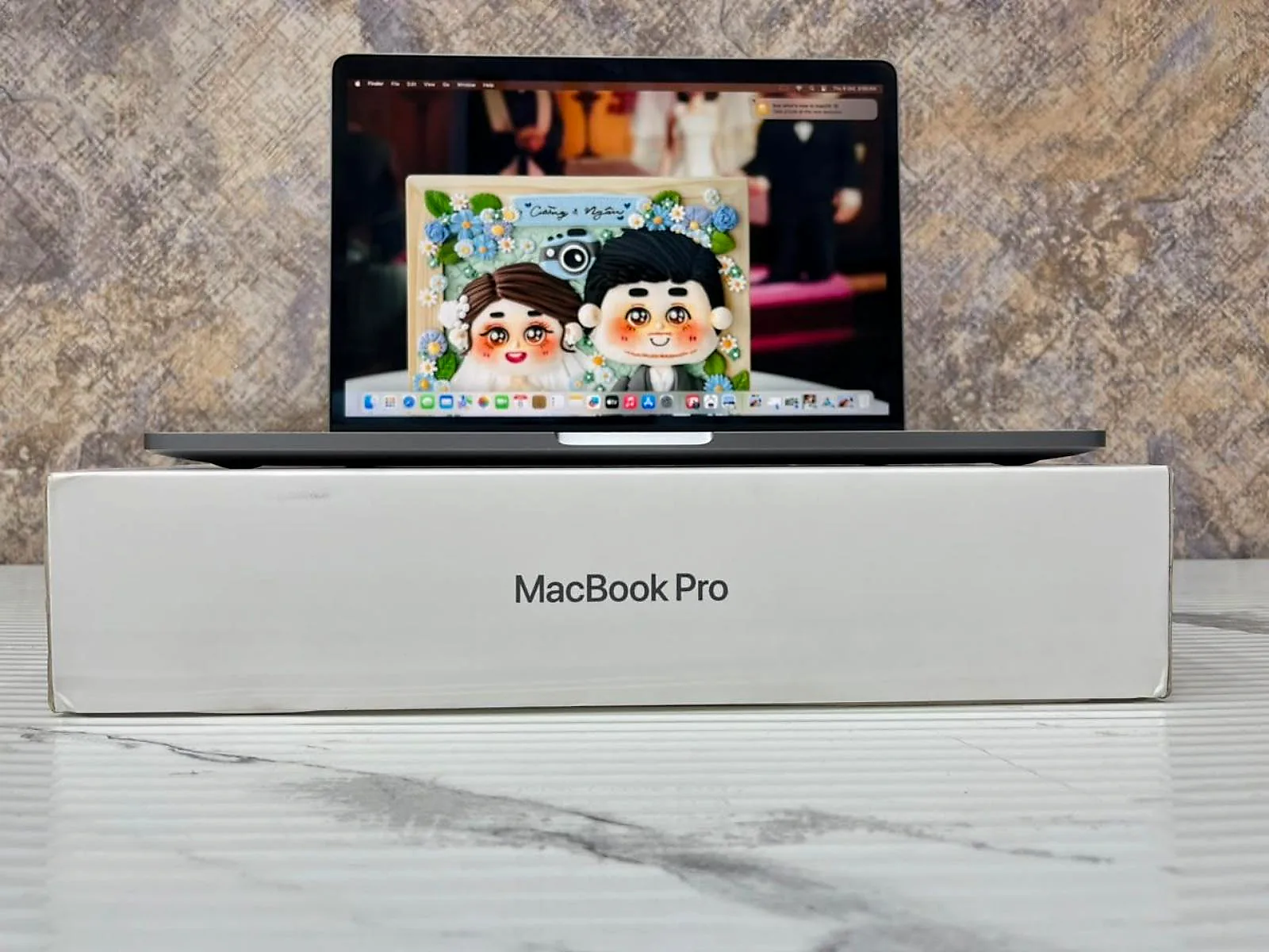 MacBook Pro 13.3" M2 (2022) 8GB / 256GB SSD Space Gray gallery thumbnail 2