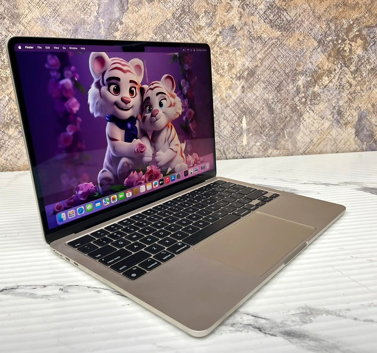 MacBook Air 13.6" M2 (2022) Starlight 8GB / 256GB SSD gallery thumbnail 3