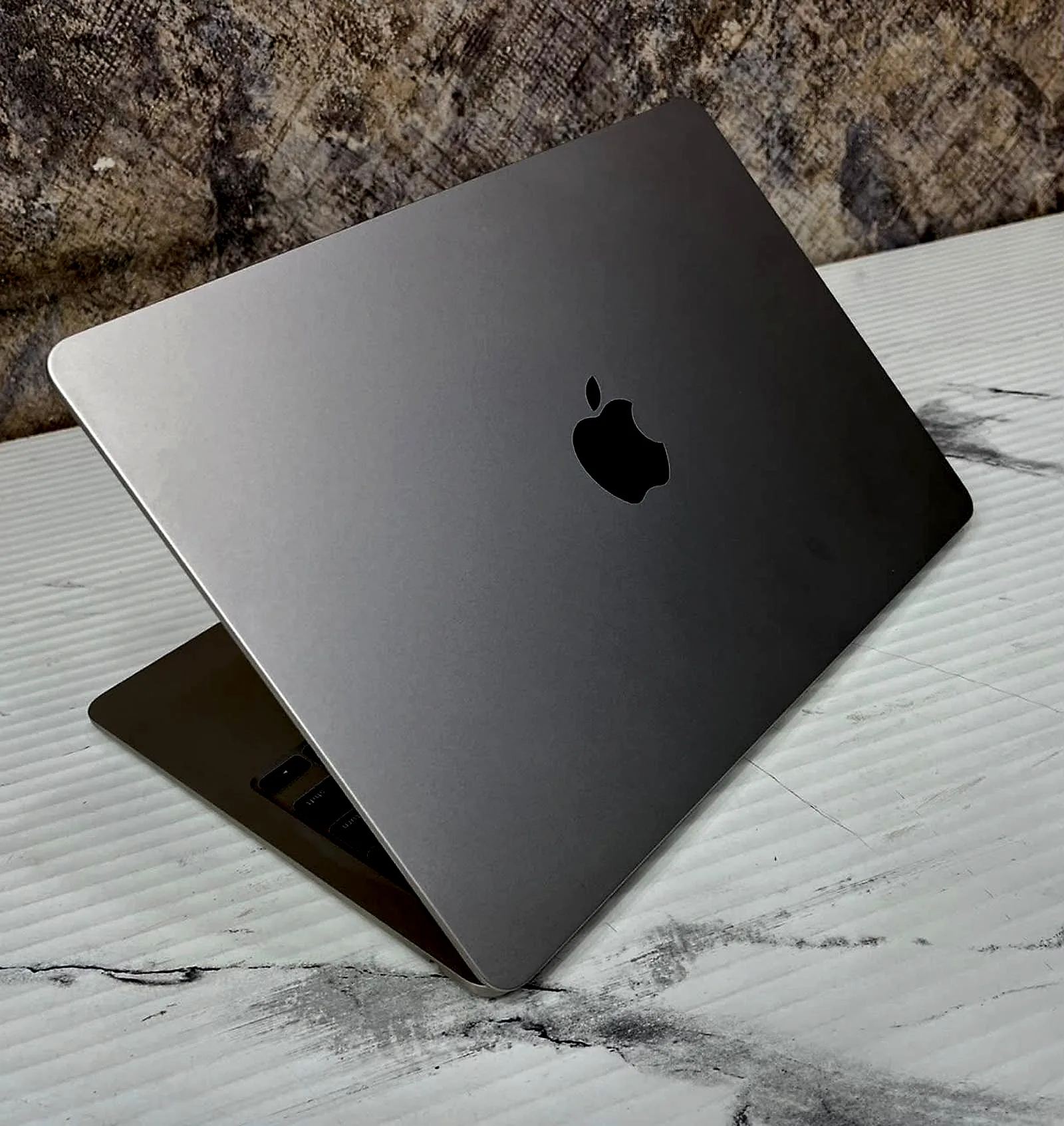 MacBook Air 13.6" M2 (2022) Starlight 8GB / 256GB SSD gallery thumbnail 2