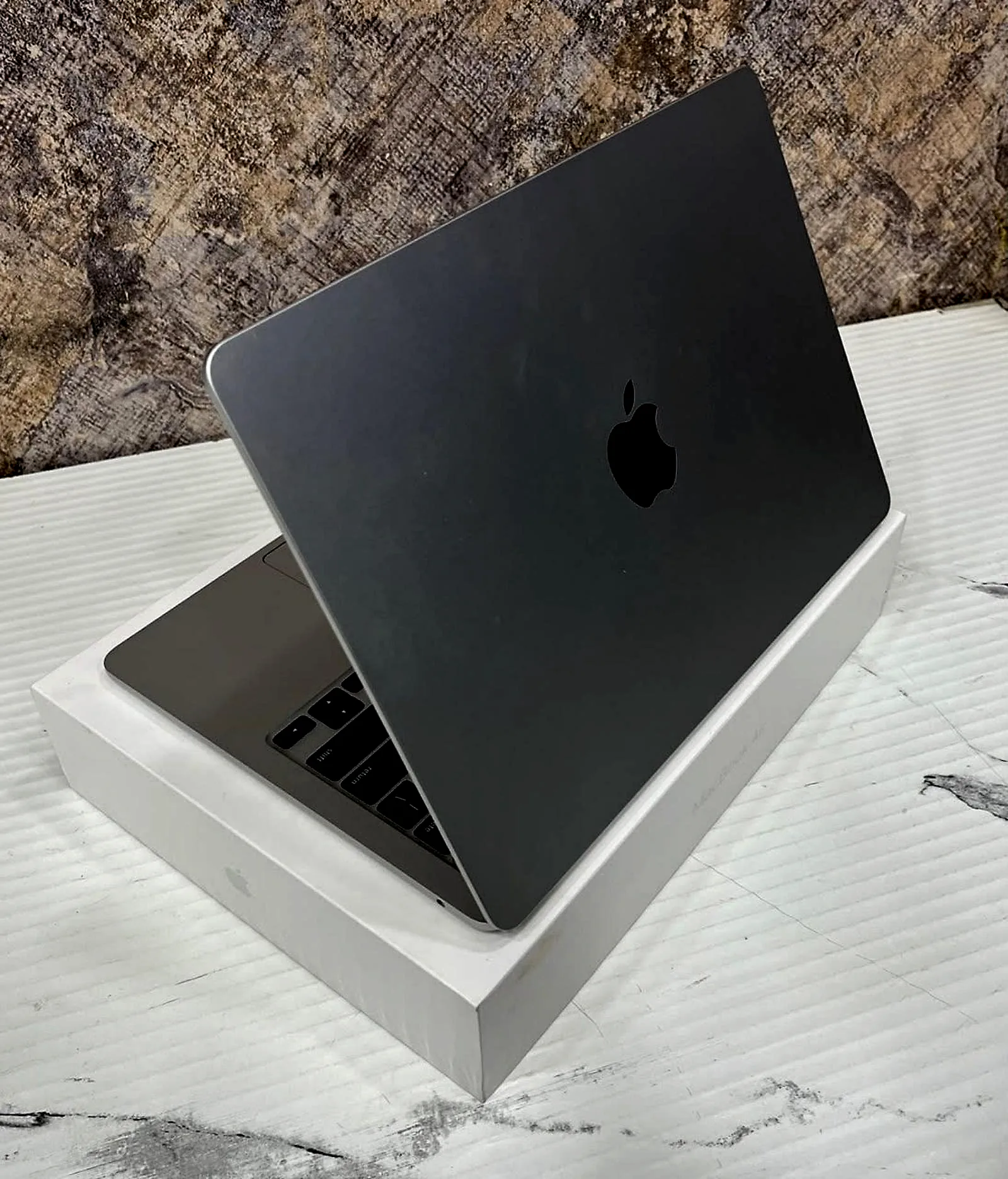 MacBook Air 13.6" M2 (2022) 16GB / 256GB SSD Silver gallery thumbnail 4
