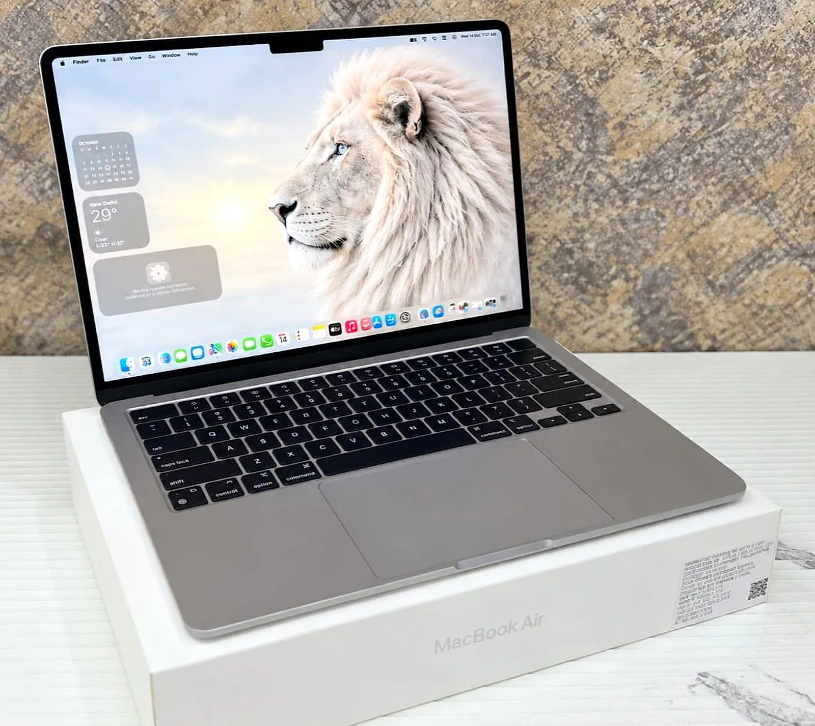 MacBook Air 13.6" M2 (2022) 16GB / 256GB SSD Silver gallery thumbnail 2