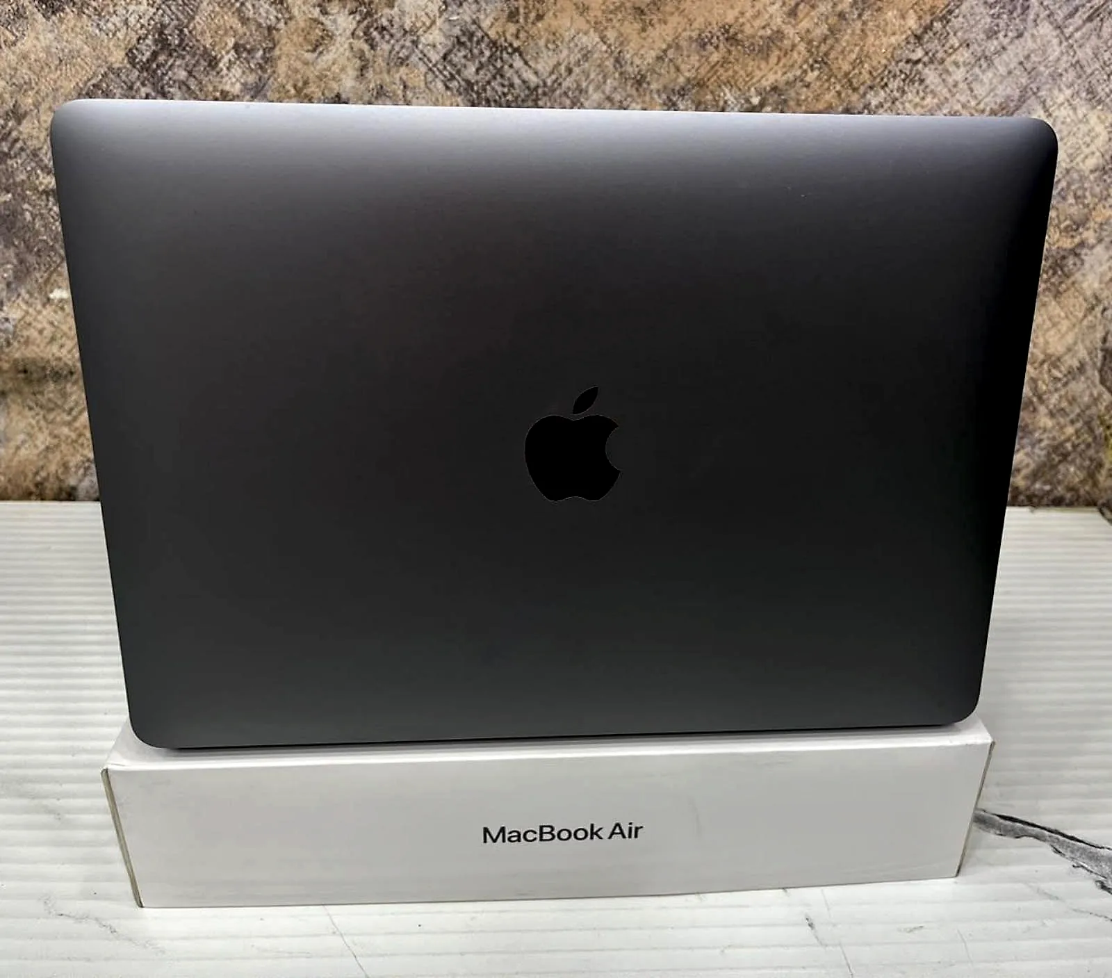 MacBook Air 13.3" M1 (2020) 8GB / 512GB SSD Space Gray gallery thumbnail 2