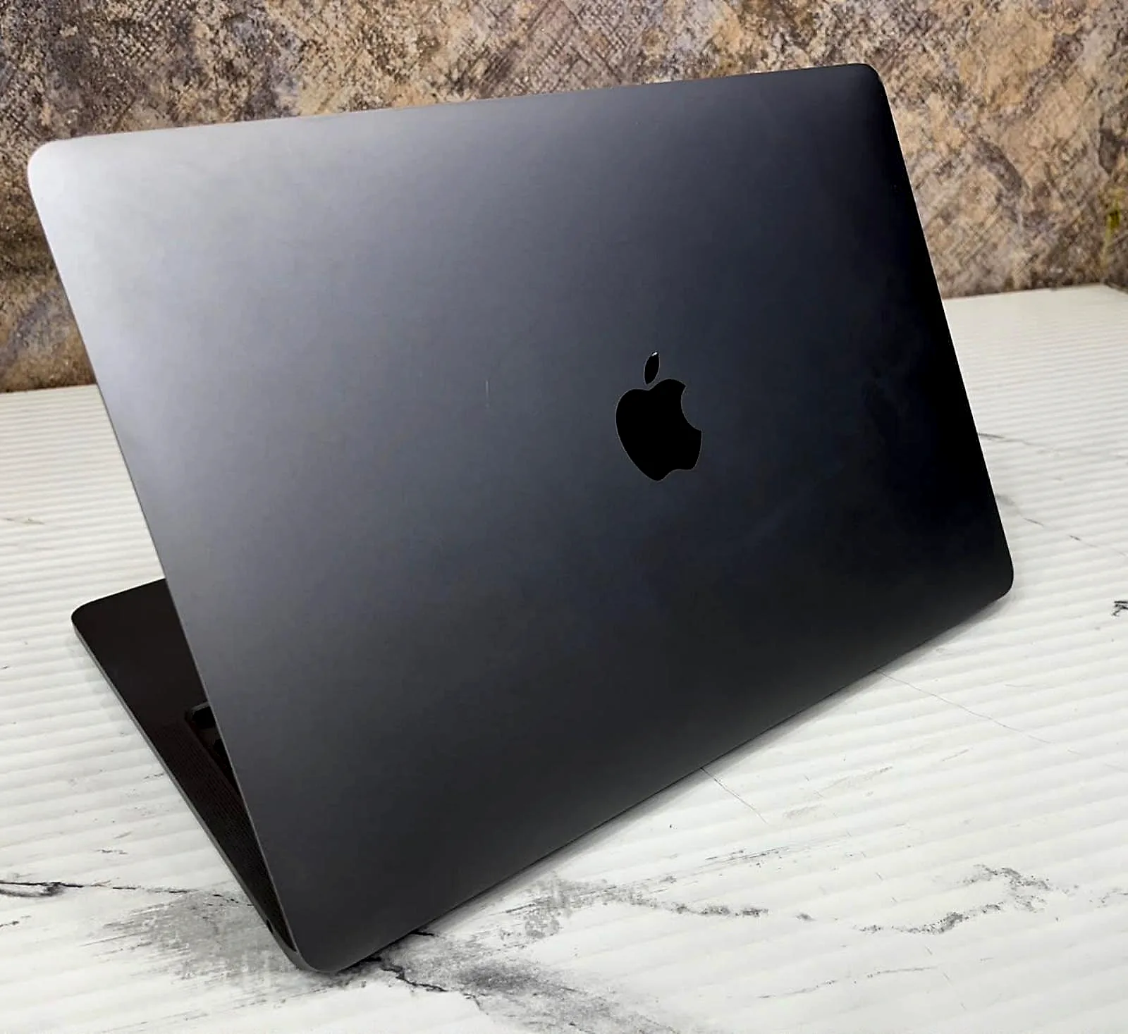 MacBook Pro 13.3" M2 (2022) 8GB / 256GB SSD Space Gray gallery thumbnail 4