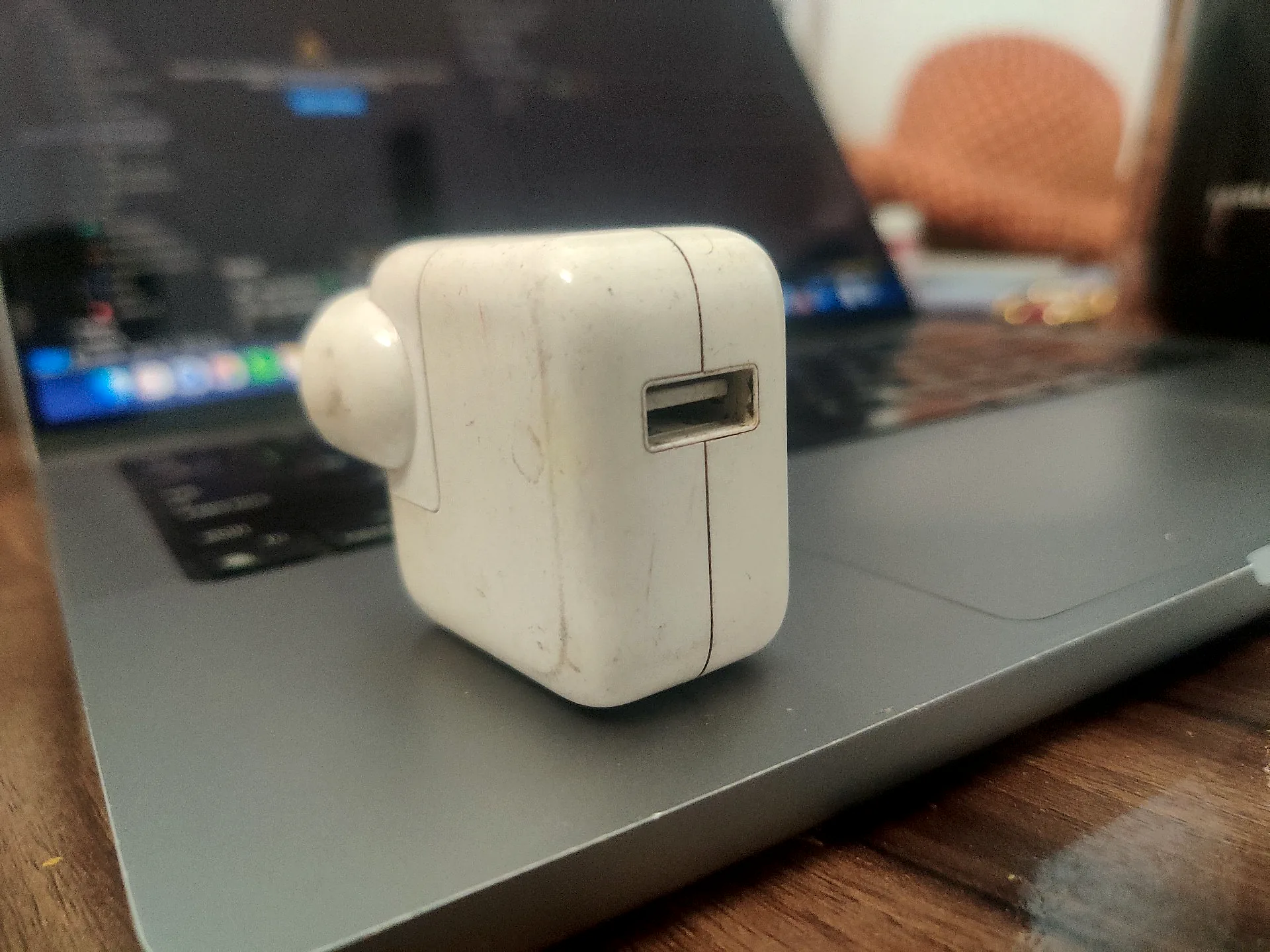 Apple 12W USB Power Adapter (USB-A)