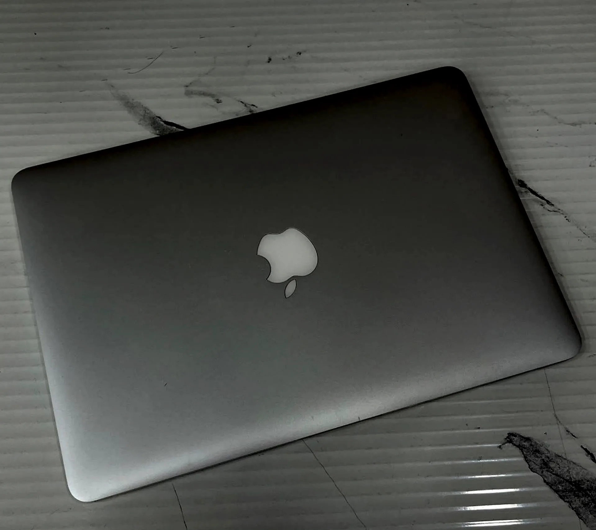 MacBook Air 13.3" Intel Core i5 (2017) 8GB / 128GB SSD gallery thumbnail 2