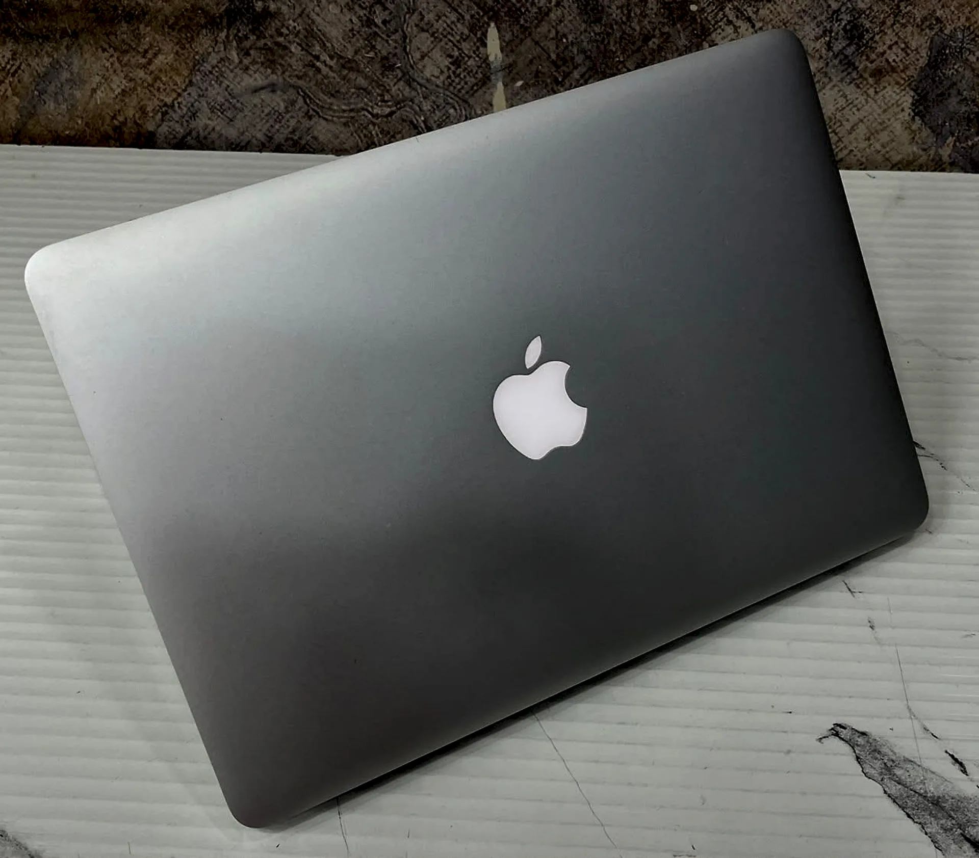 MacBook Air 13.3" Intel Core i5 (2017) 8GB / 128GB SSD gallery thumbnail 4