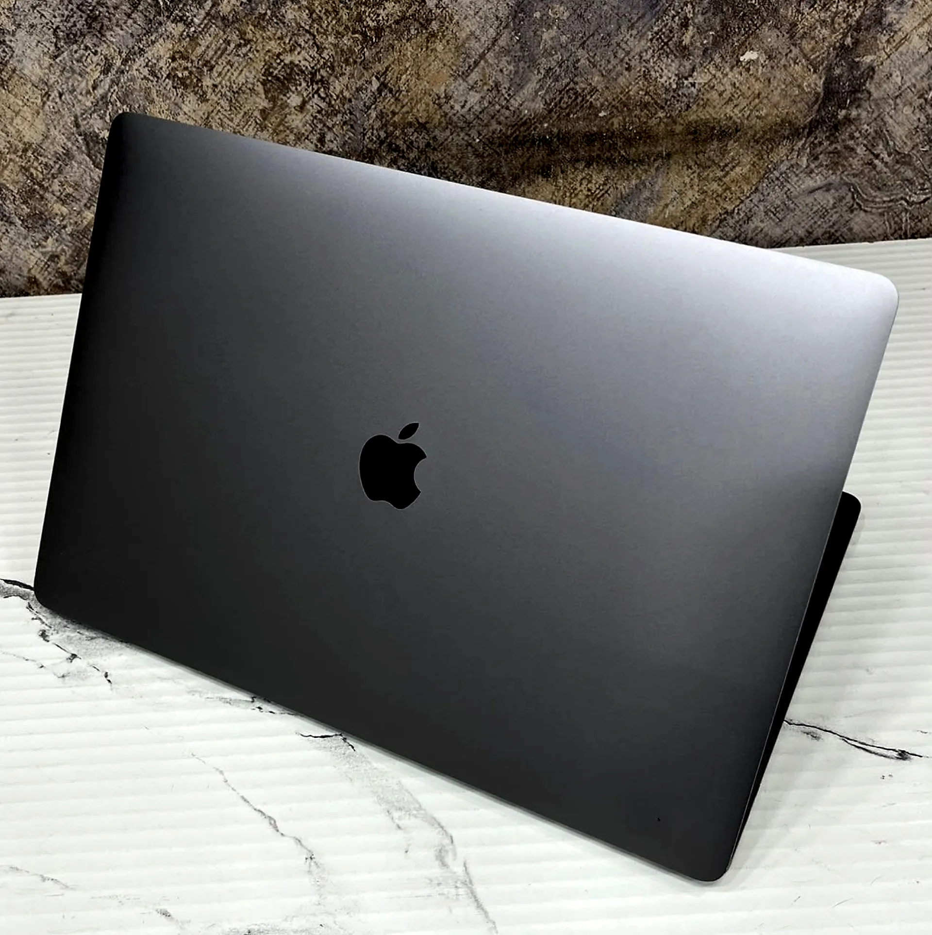 MacBook Pro 16" Intel Core i9 (2020) 32GB / 1TB SSD gallery thumbnail 3
