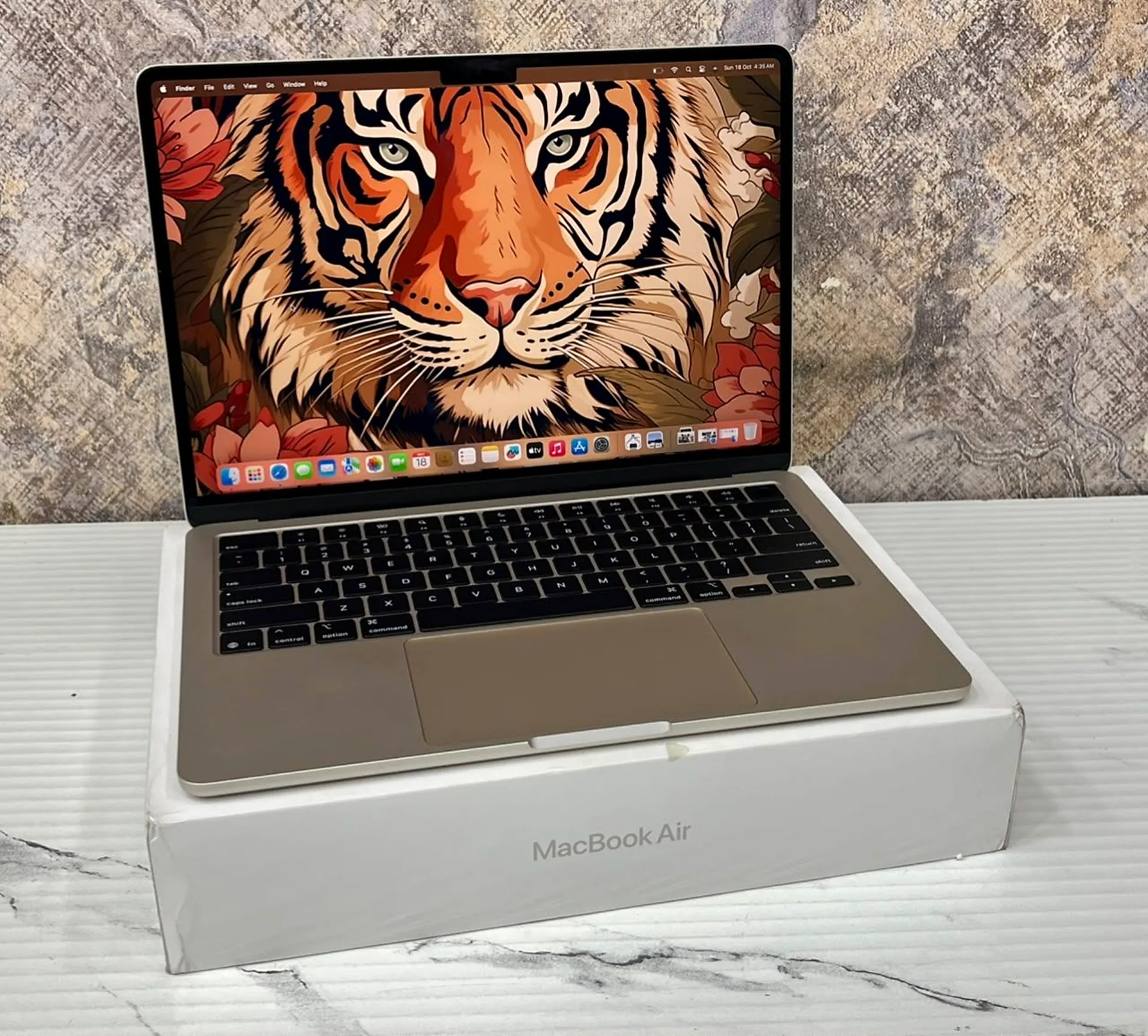 MacBook Air 13.6" M4 (2025) 16GB / 256GB SSD gallery thumbnail 2