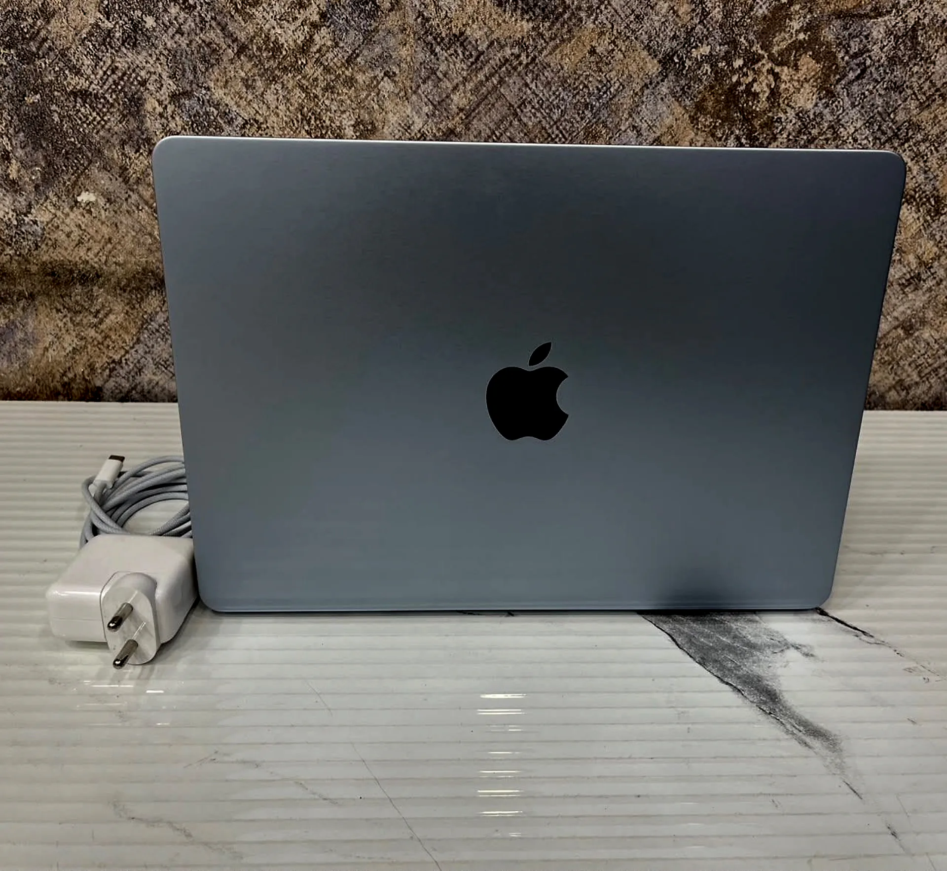 MacBook Air 13.6" Apple M4 (2025) 16GB / 256GB SSD gallery thumbnail 2