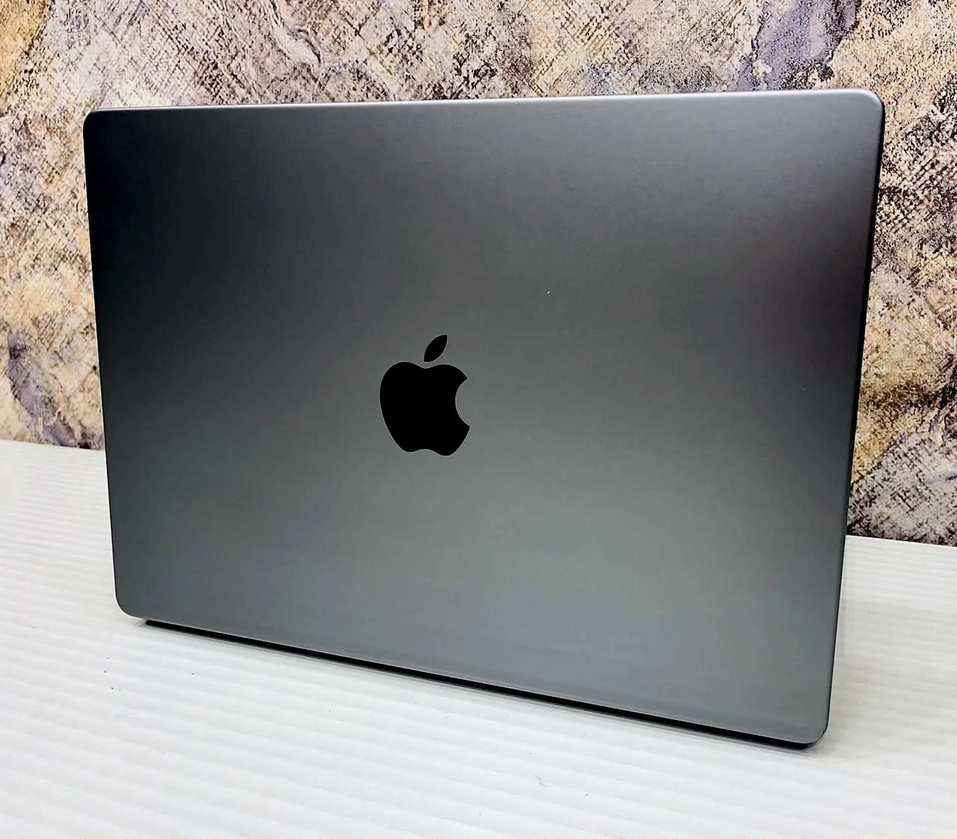 MacBook Pro 14.2" M1 Pro (2021) 16GB / 512GB gallery thumbnail 2