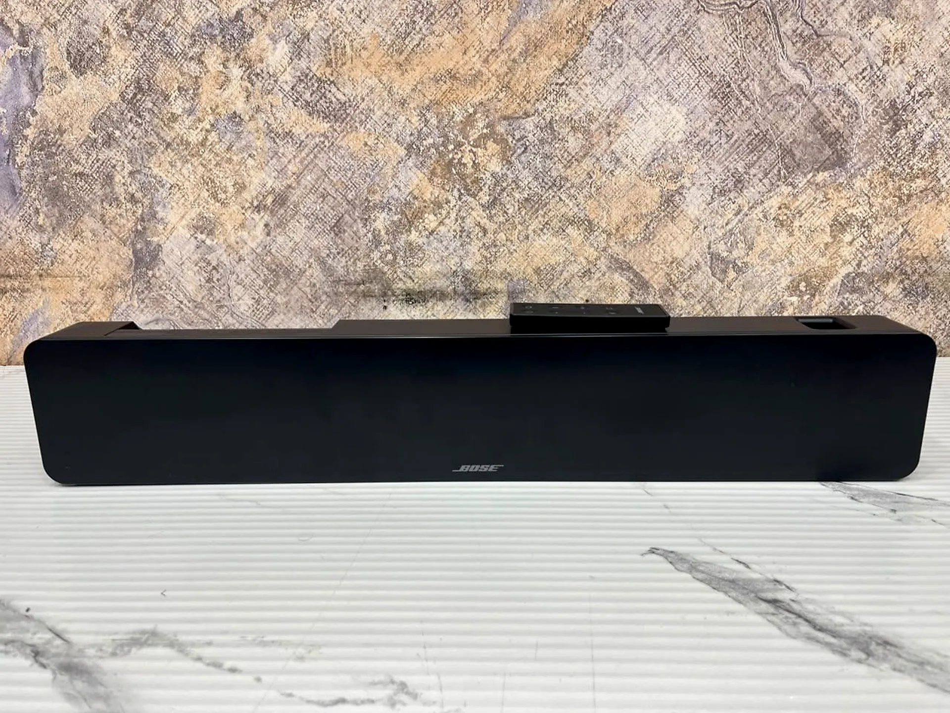 Bose Soundbar / TV Speaker with Original Remote gallery thumbnail 3