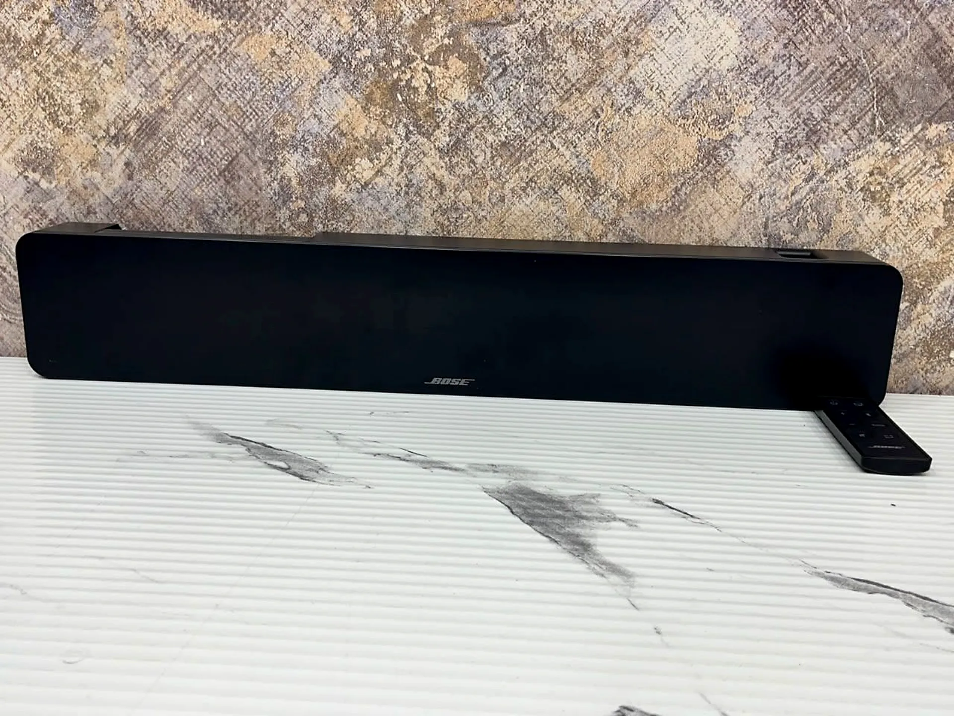 Bose Soundbar / TV Speaker with Original Remote gallery thumbnail 5