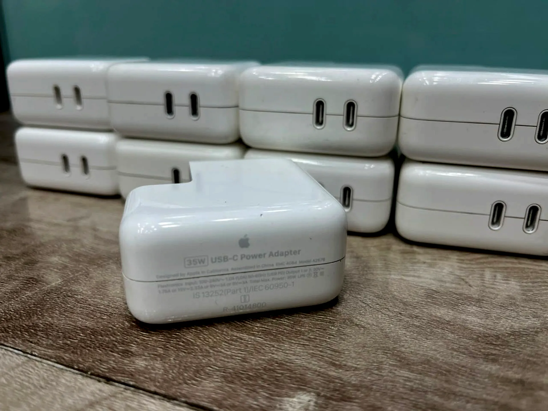 Apple 35W Dual USB-C Port Power Adapter Original gallery thumbnail 2