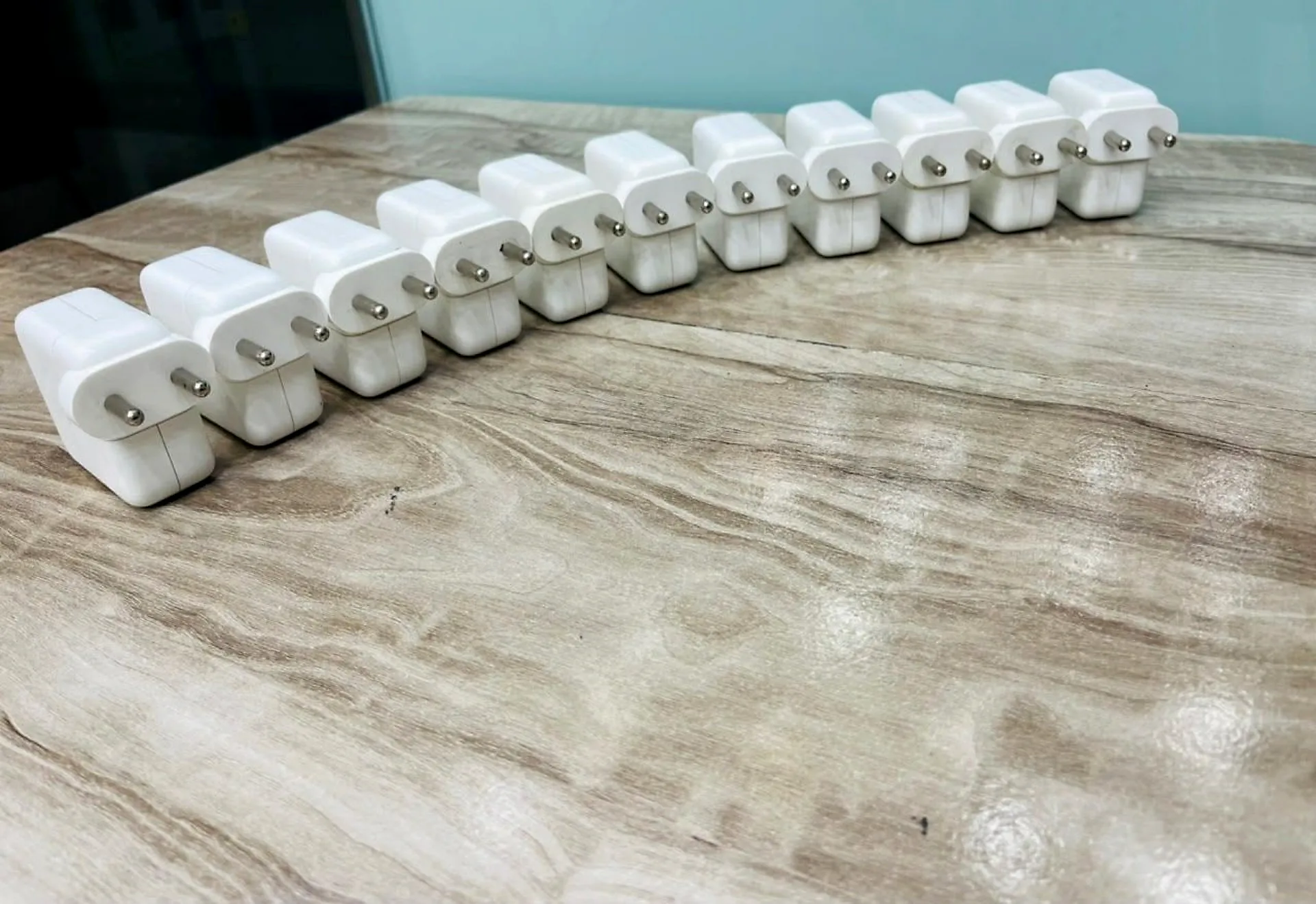Apple 35W Dual USB-C Port Power Adapter Original gallery thumbnail 3