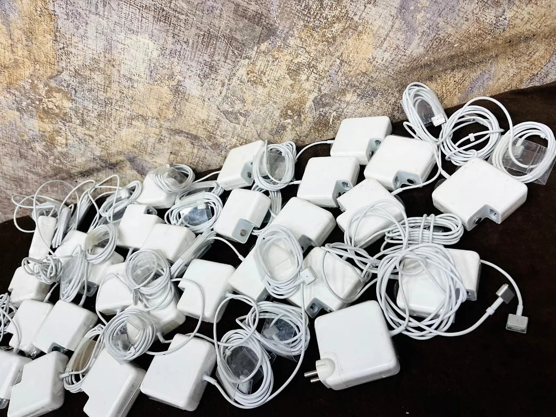 Apple 60W T-Type Power Adapter (A1398 / A1502) gallery thumbnail 5