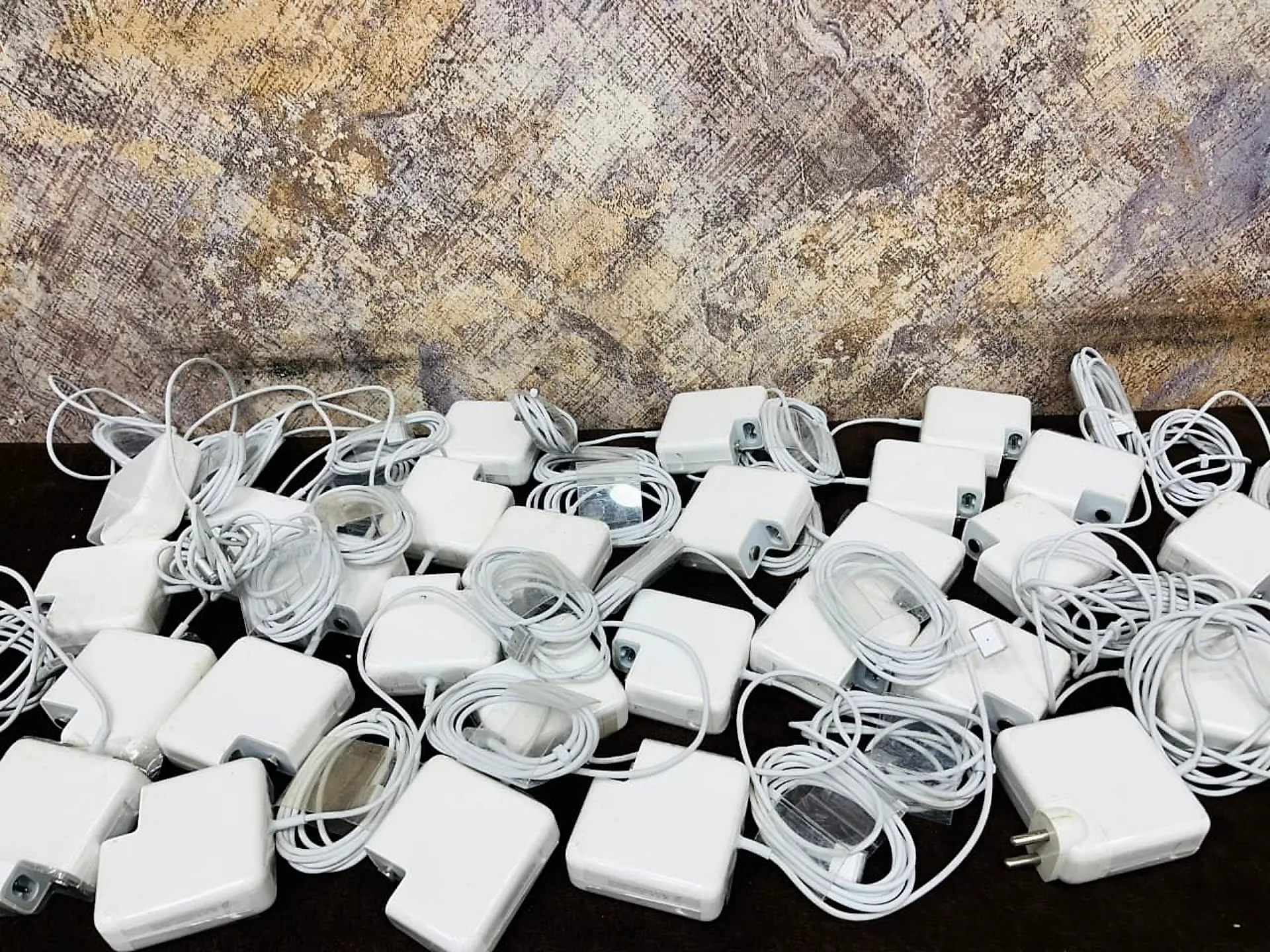Apple 60W T-Type Power Adapter (A1398 / A1502) gallery thumbnail 3