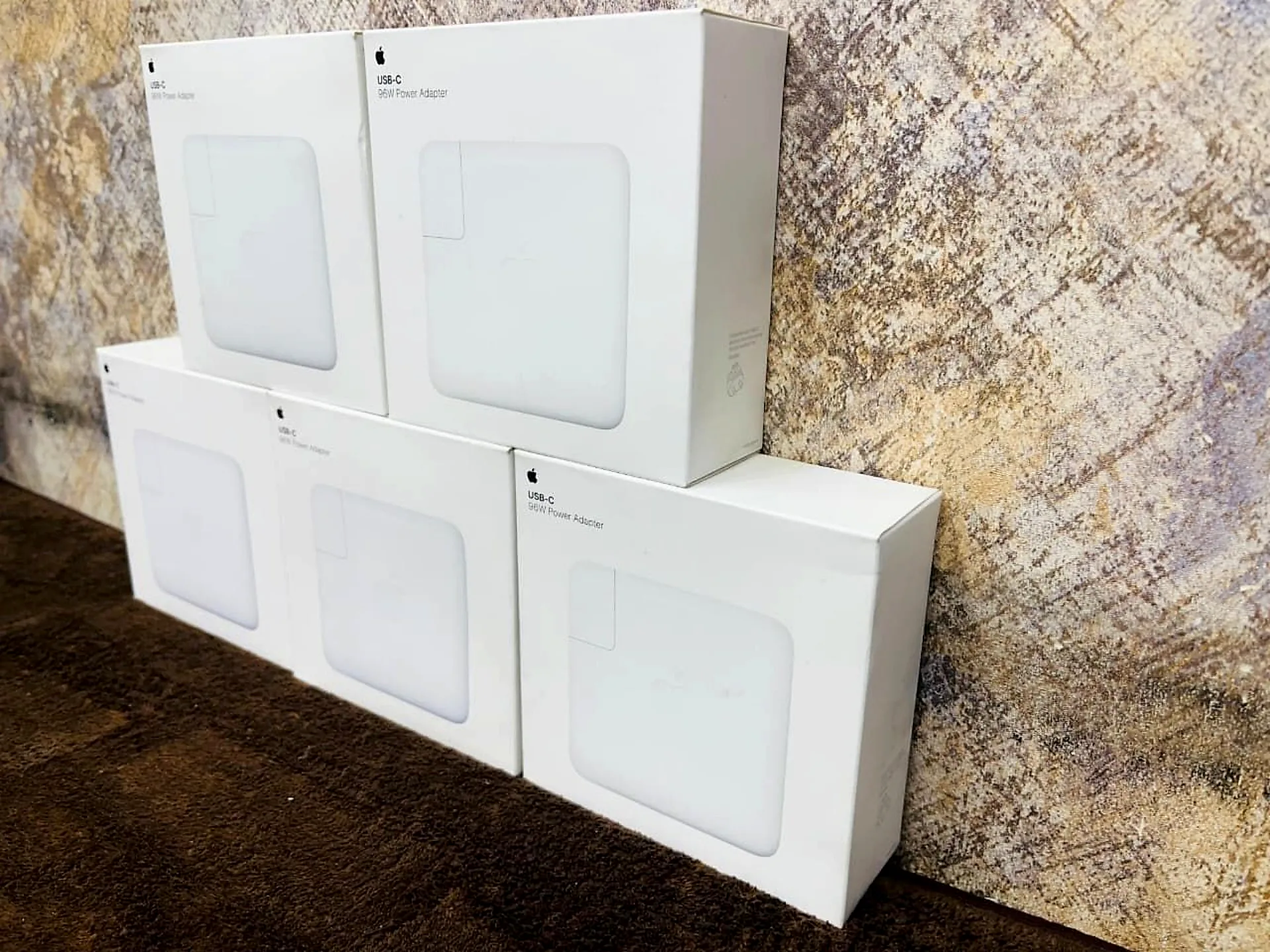 Apple 96W USB-C Power Adapter (A2141) gallery thumbnail 2