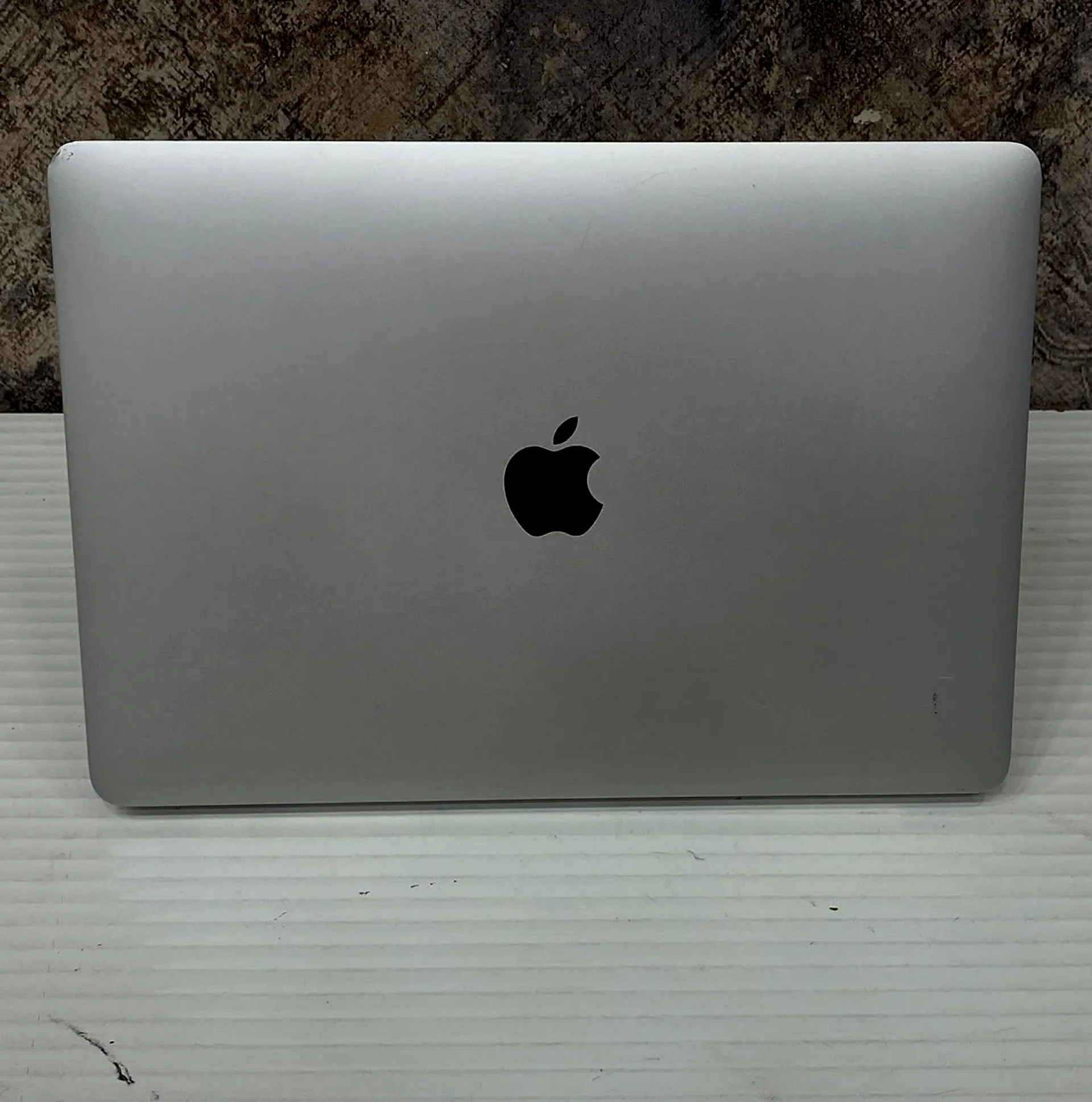 MacBook Air 13.3" Intel Core i5 (2019) gallery thumbnail 4