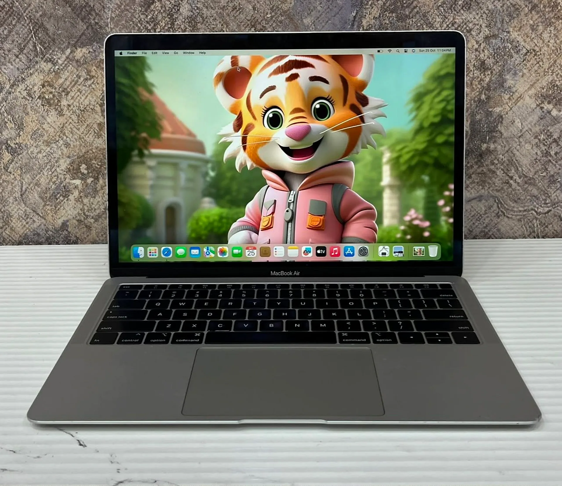 MacBook Air 13.3" Intel Core i5 (2019) gallery thumbnail 2