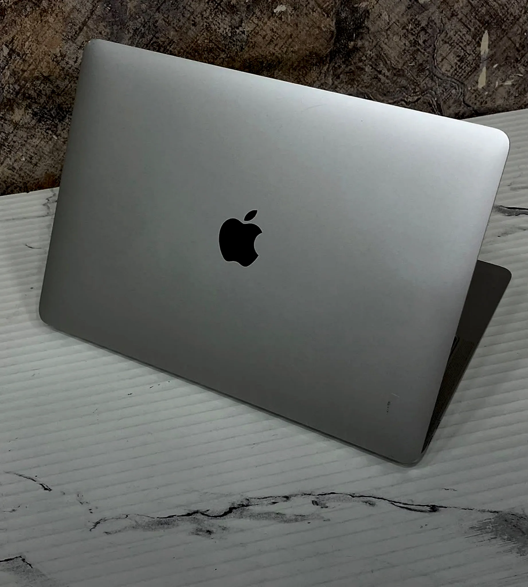 MacBook Air 13.3" Intel Core i5 (2019) gallery thumbnail 3